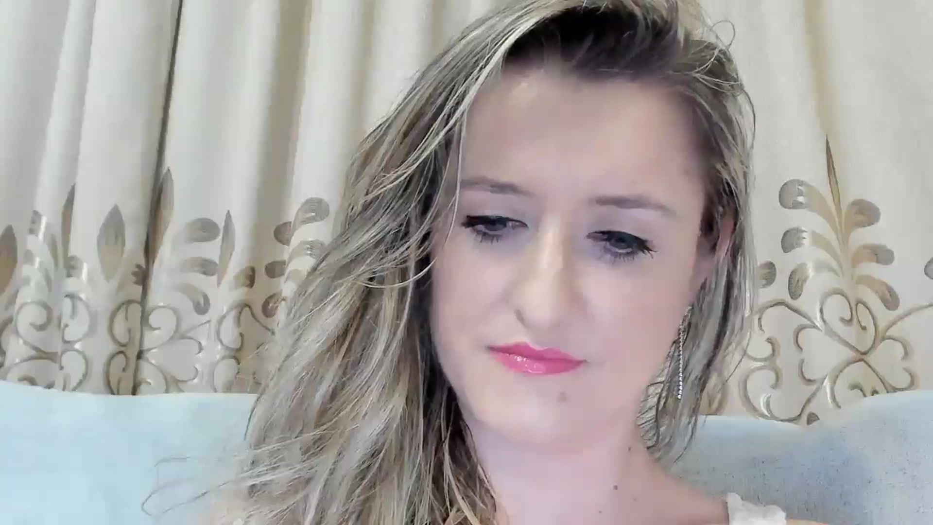 Gallery image thumbnail from BestDream's myfreecams stream on, 08/03/2025, 21:43 image 16 of 20