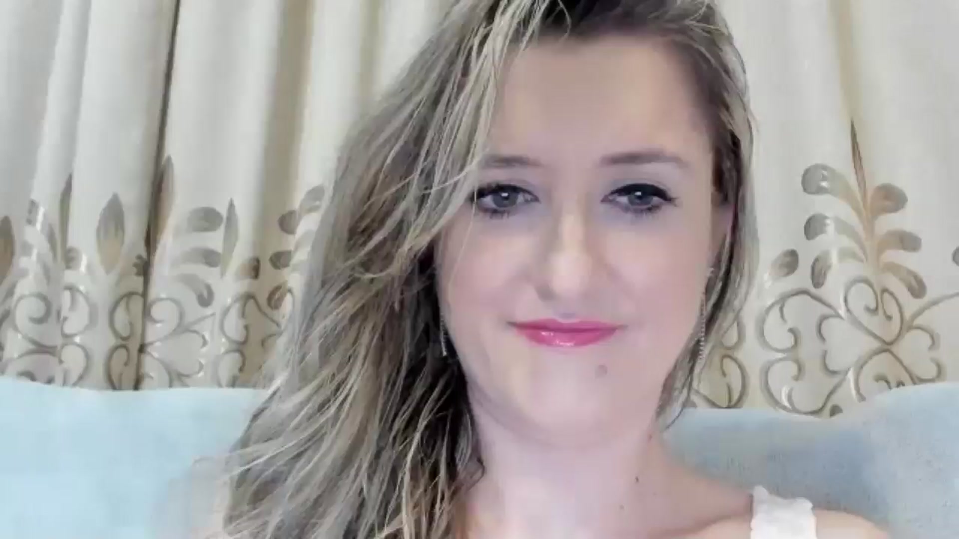 Gallery image thumbnail from BestDream's myfreecams stream on, 08/03/2025, 21:43 image 3 of 20