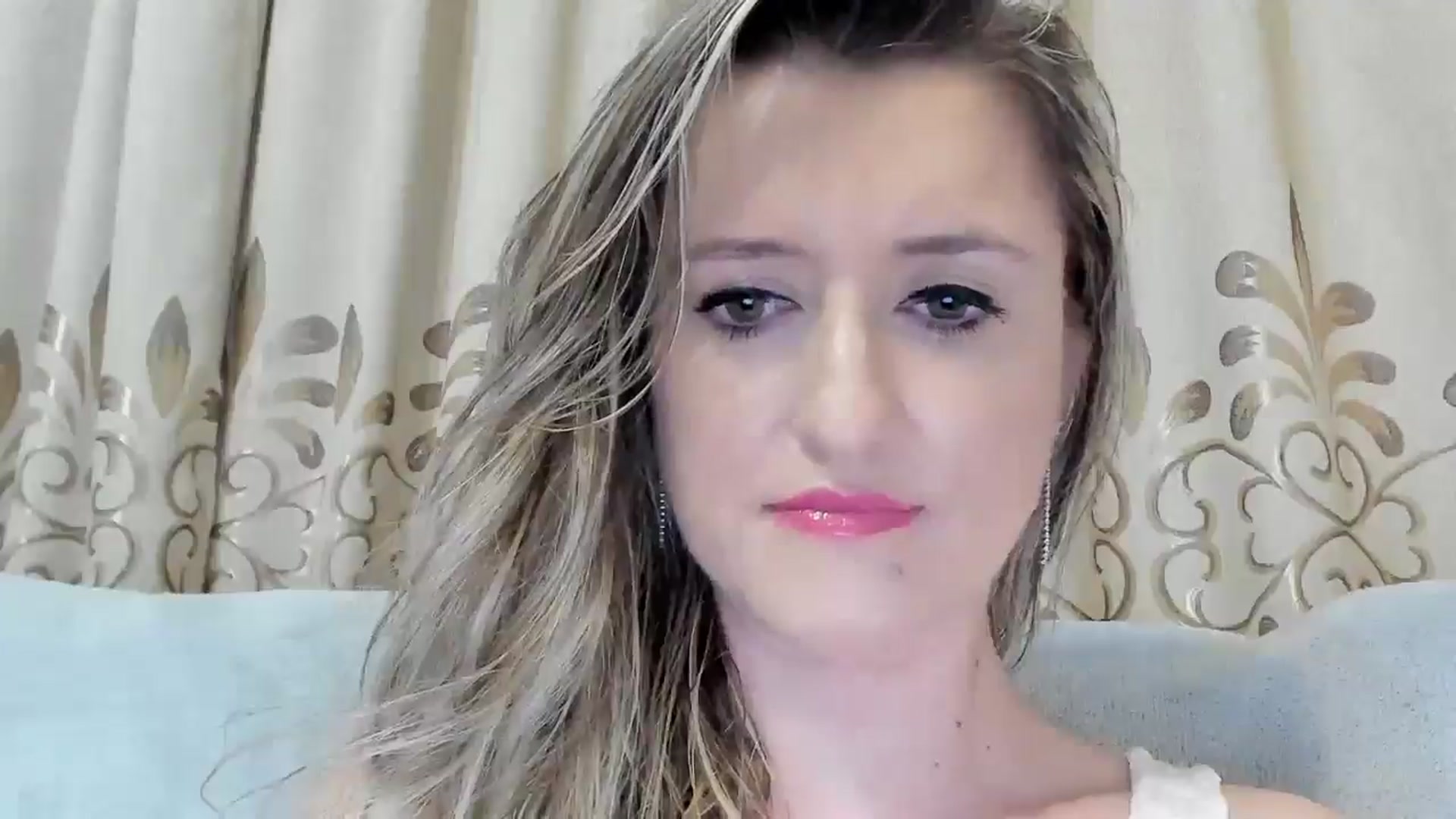 Gallery image thumbnail from BestDream's myfreecams stream on, 08/03/2025, 21:43 image 17 of 20