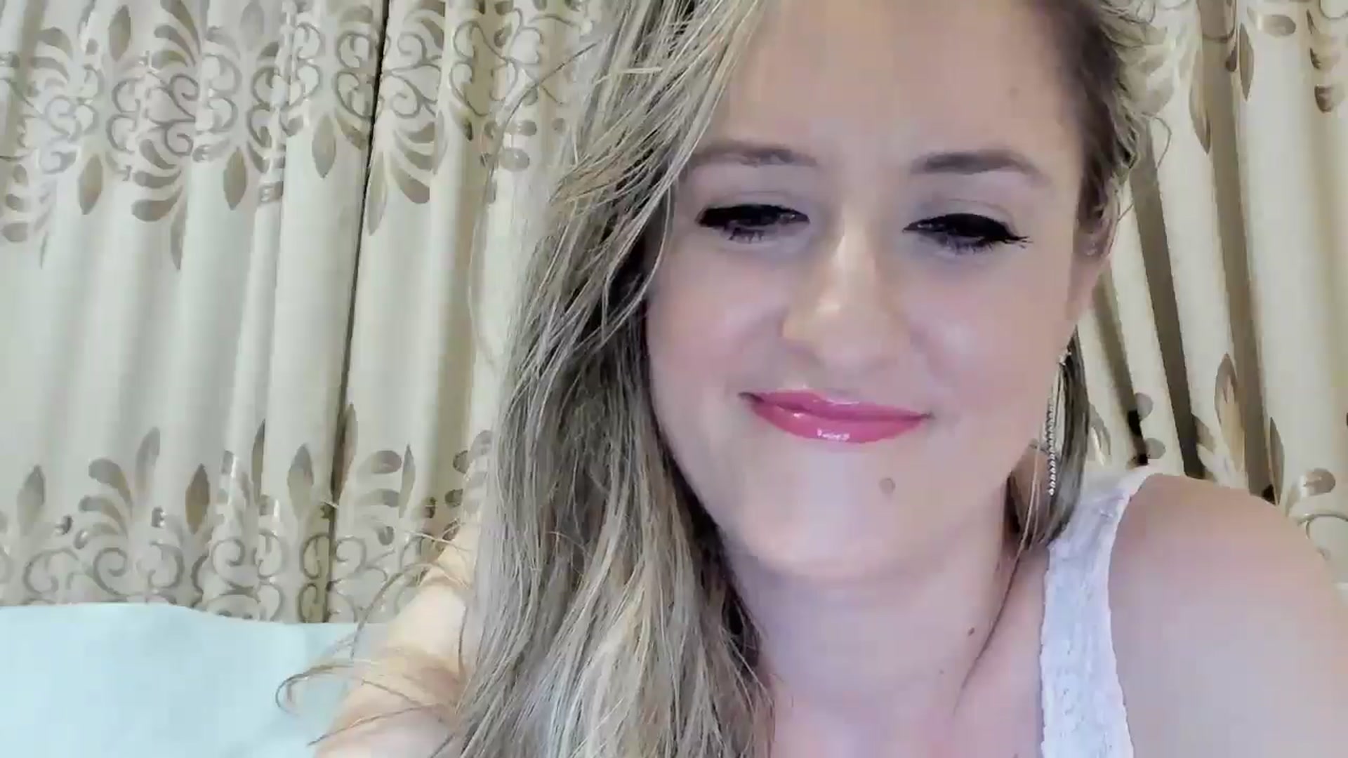 Gallery image thumbnail from BestDream's myfreecams stream on, 08/03/2025, 22:31 image 16 of 20