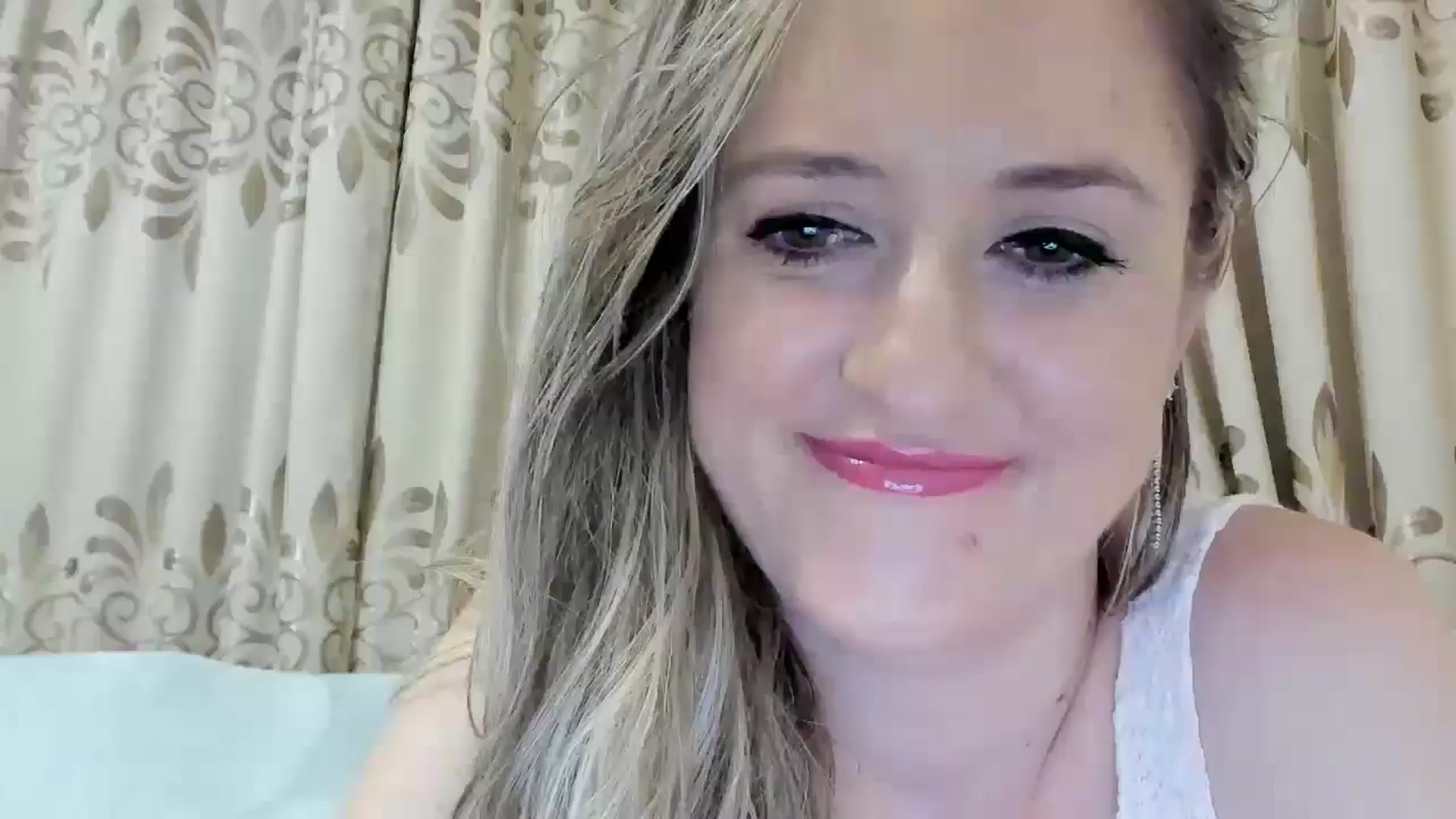 Gallery image thumbnail from BestDream's myfreecams stream on, 08/03/2025, 22:31 image 8 of 20
