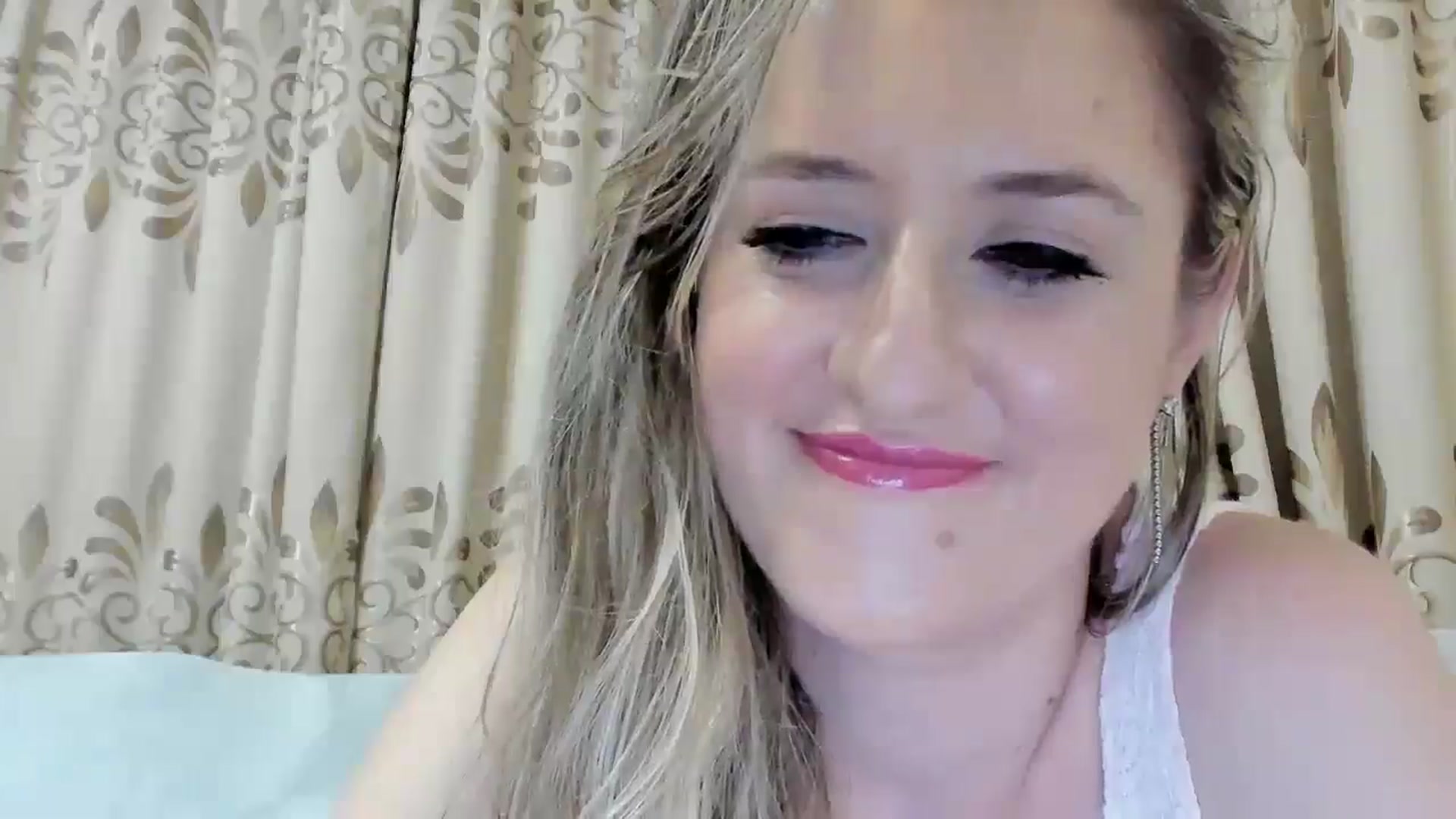 Gallery image thumbnail from BestDream's myfreecams stream on, 08/03/2025, 22:47 image 7 of 20