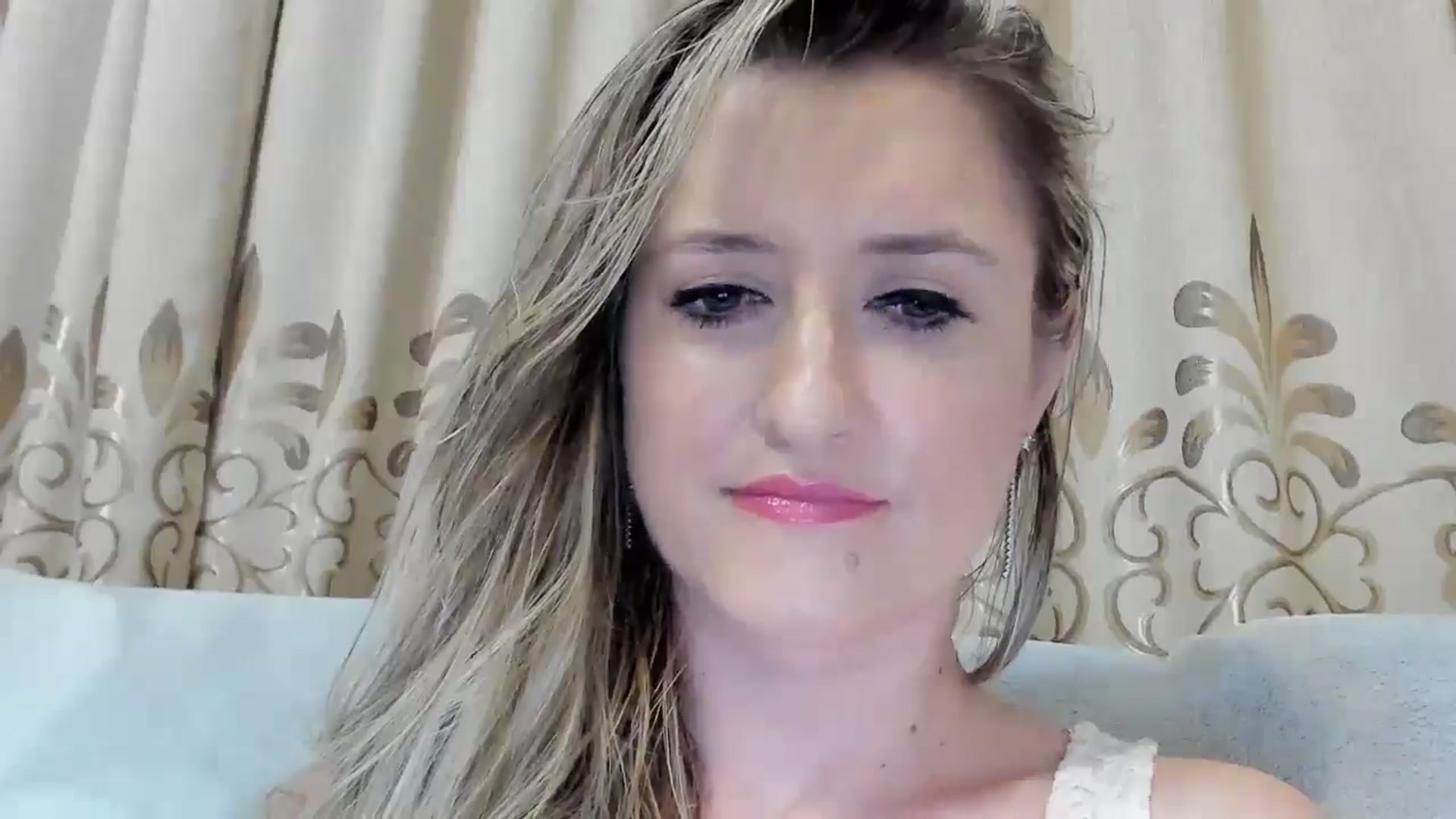 Gallery image thumbnail from BestDream's myfreecams stream on, 08/03/2025, 22:47 image 16 of 20