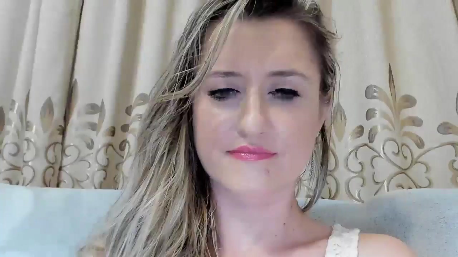 Gallery image thumbnail from BestDream's myfreecams stream on, 08/03/2025, 22:47 image 14 of 20