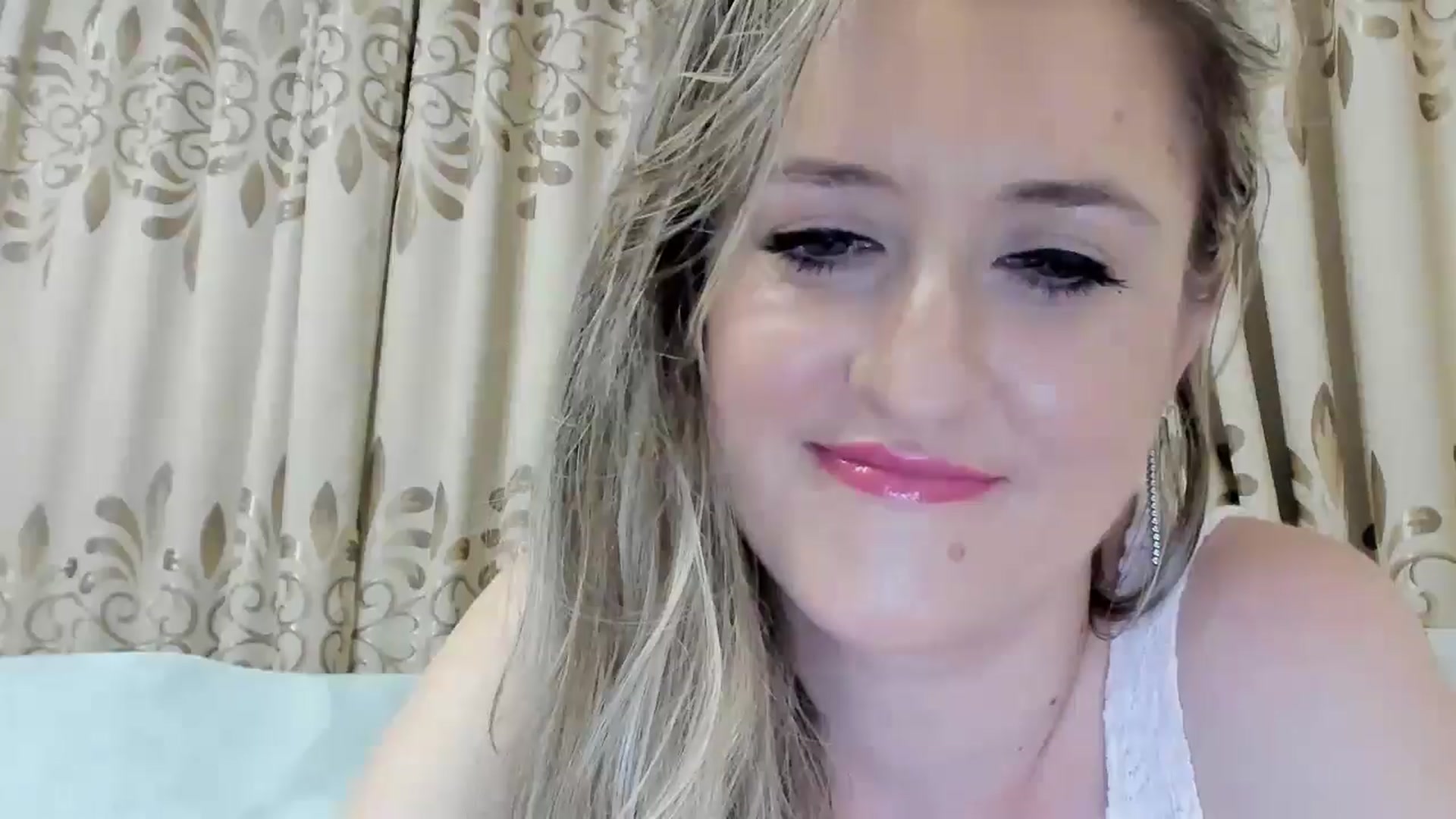 Gallery image thumbnail from BestDream's myfreecams stream on, 08/03/2025, 22:47 image 8 of 20