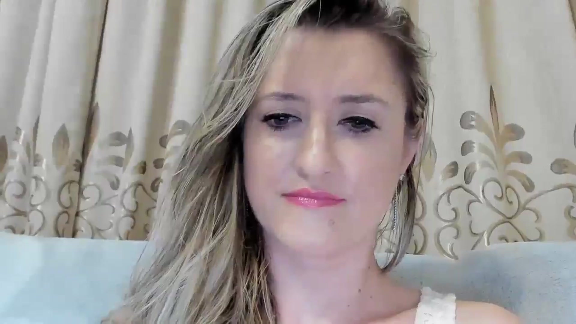 Gallery image thumbnail from BestDream's myfreecams stream on, 08/03/2025, 22:47 image 17 of 20