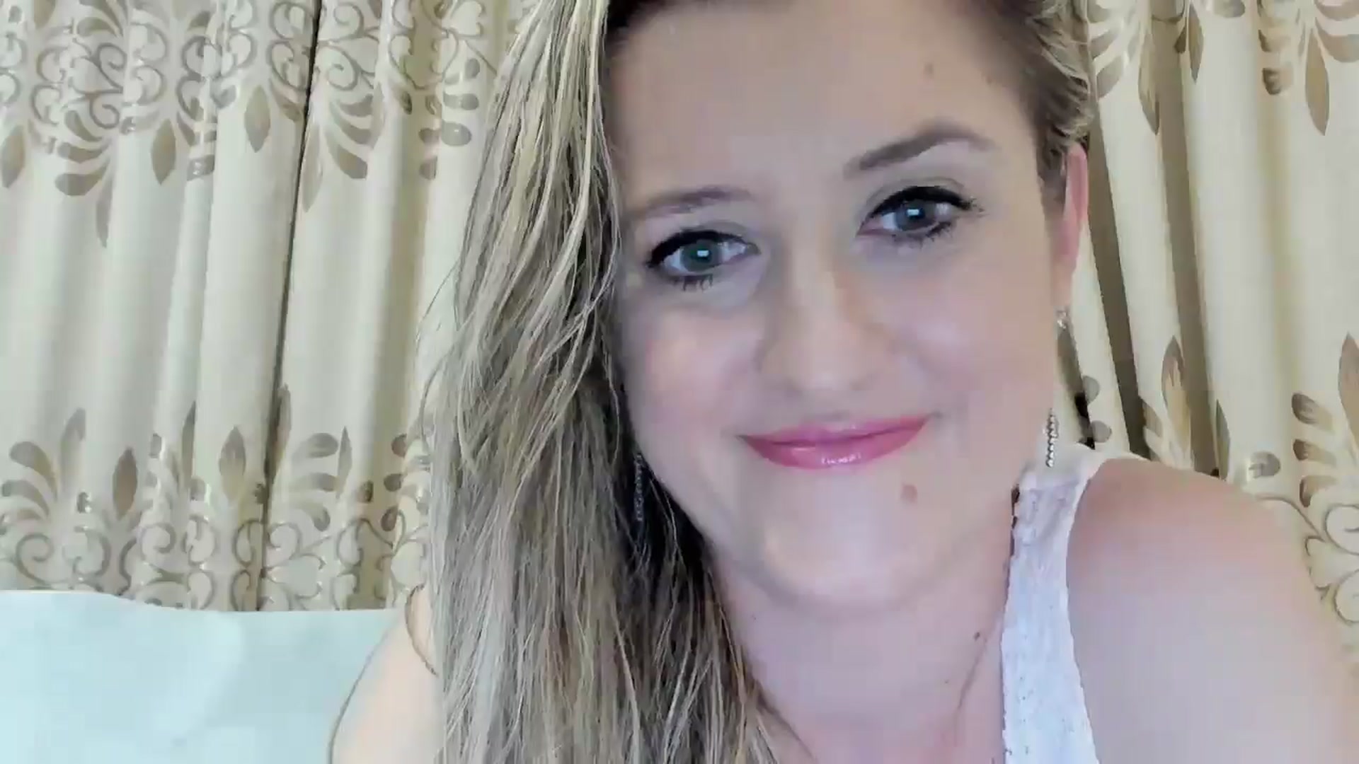 Gallery image thumbnail from BestDream's myfreecams stream on, 08/04/2025, 24:08 image 14 of 20