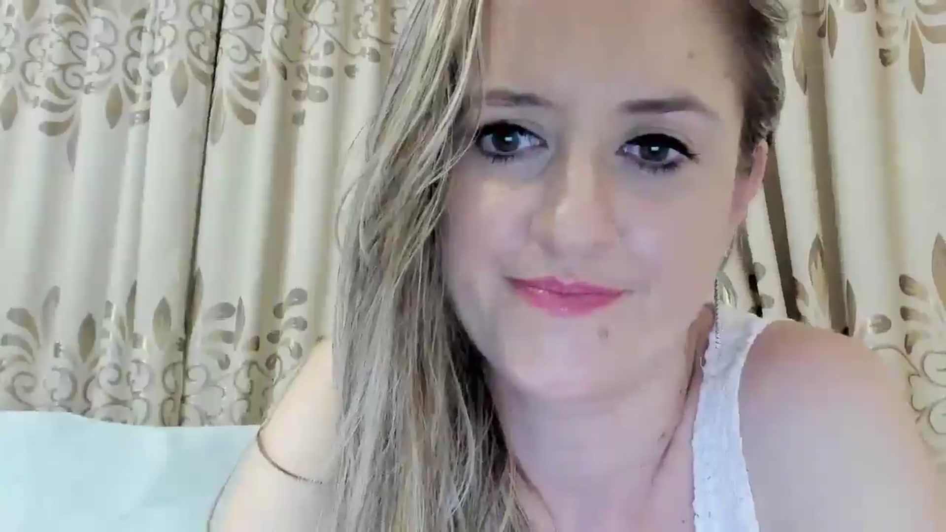 Gallery image thumbnail from BestDream's myfreecams stream on, 08/04/2025, 24:08 image 13 of 20