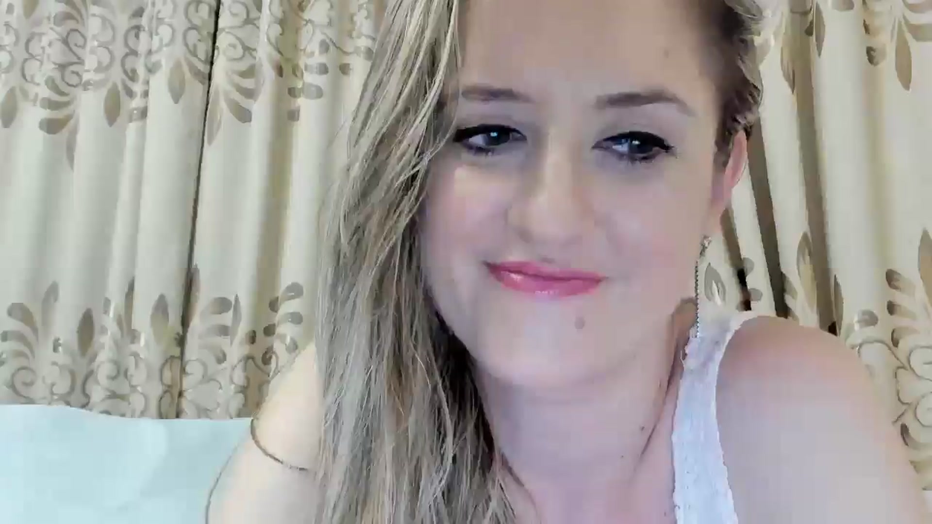 Gallery image thumbnail from BestDream's myfreecams stream on, 08/04/2025, 24:08 image 12 of 20
