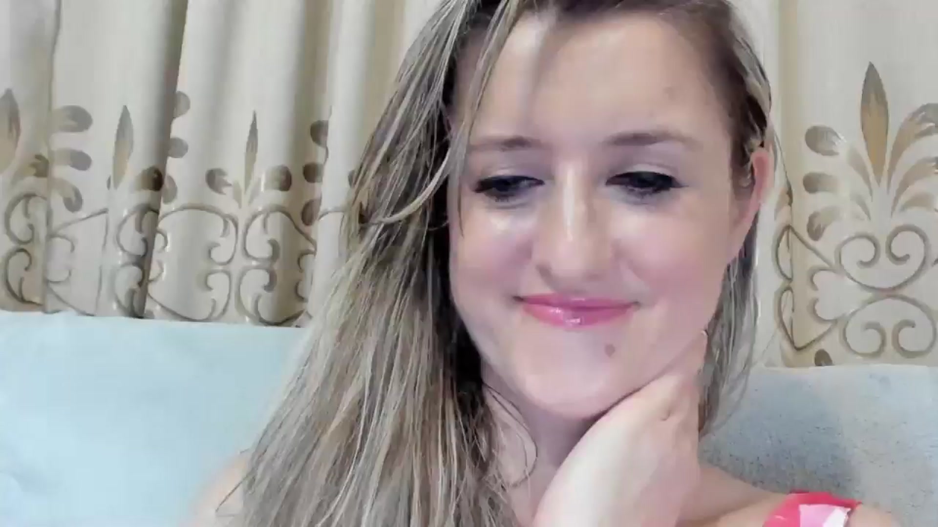 Gallery image thumbnail from BestDream's myfreecams stream on, 08/04/2025, 23:00 image 15 of 20