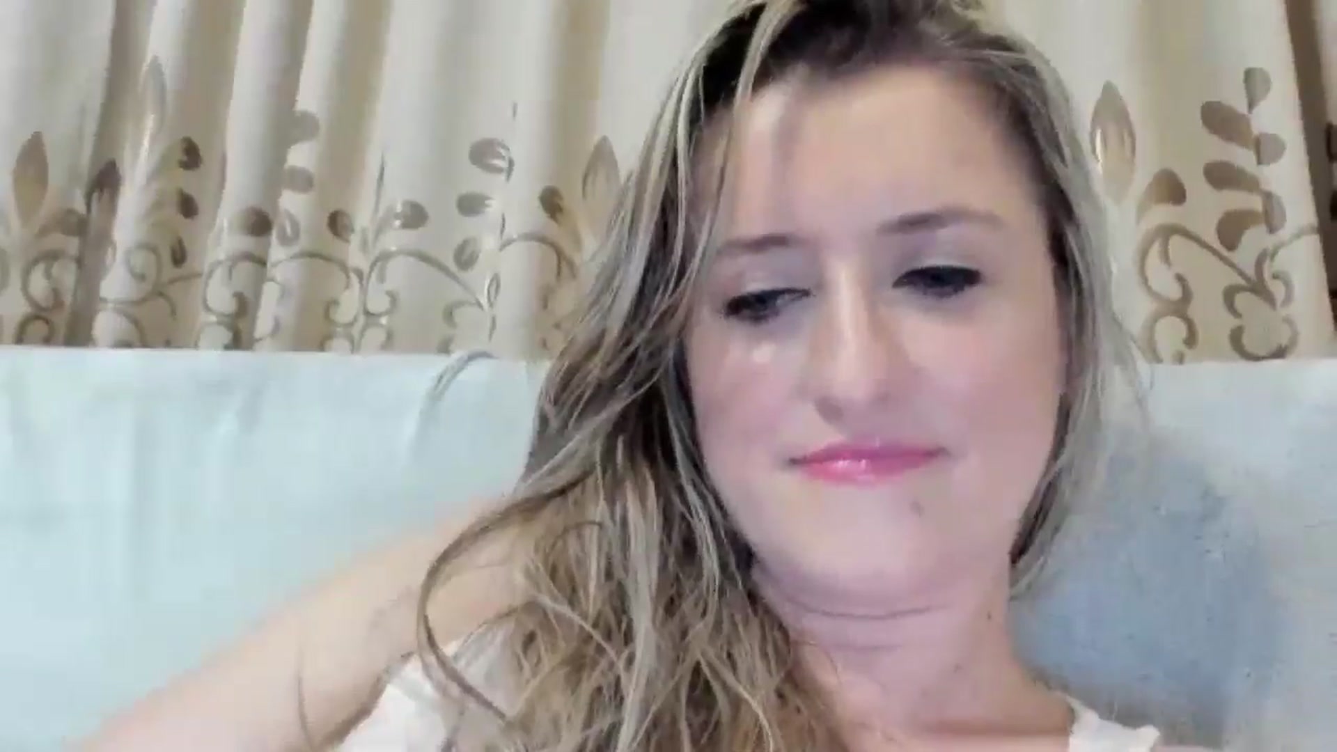Gallery image thumbnail from BestDream's myfreecams stream on, 08/05/2025, 23:21 image 3 of 20