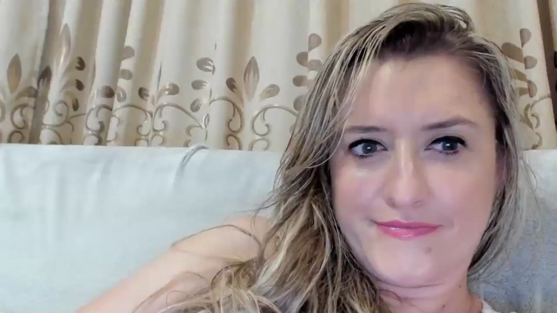 Gallery image thumbnail from BestDream's myfreecams stream on, 08/05/2025, 23:21 image 16 of 20