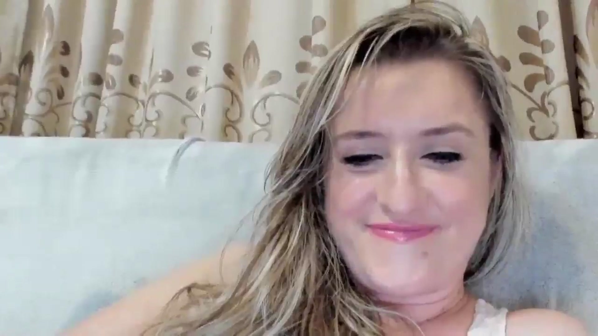 Gallery image thumbnail from BestDream's myfreecams stream on, 08/06/2025, 24:00 image 17 of 20