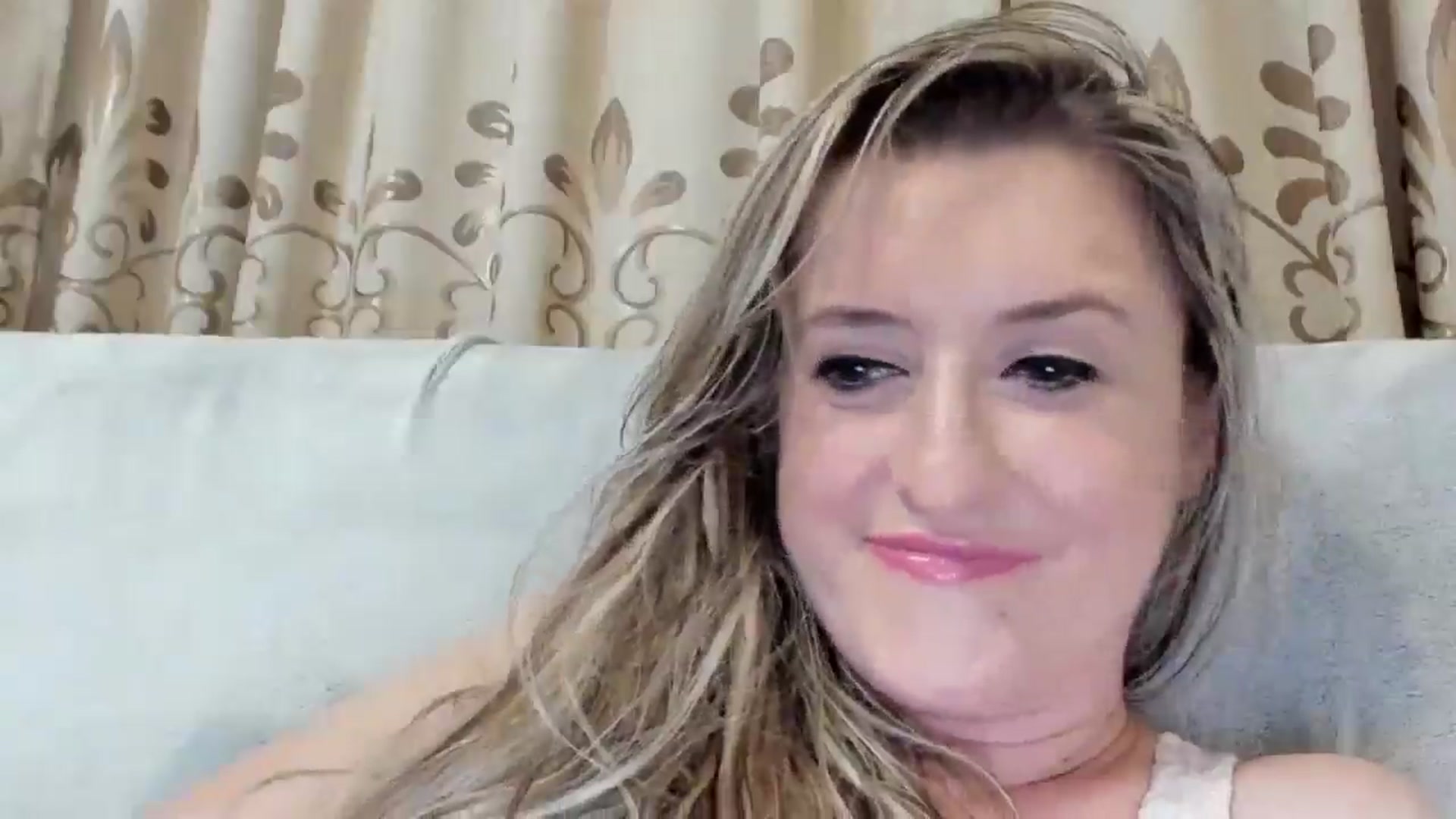 Gallery image thumbnail from BestDream's myfreecams stream on, 08/06/2025, 24:00 image 19 of 20