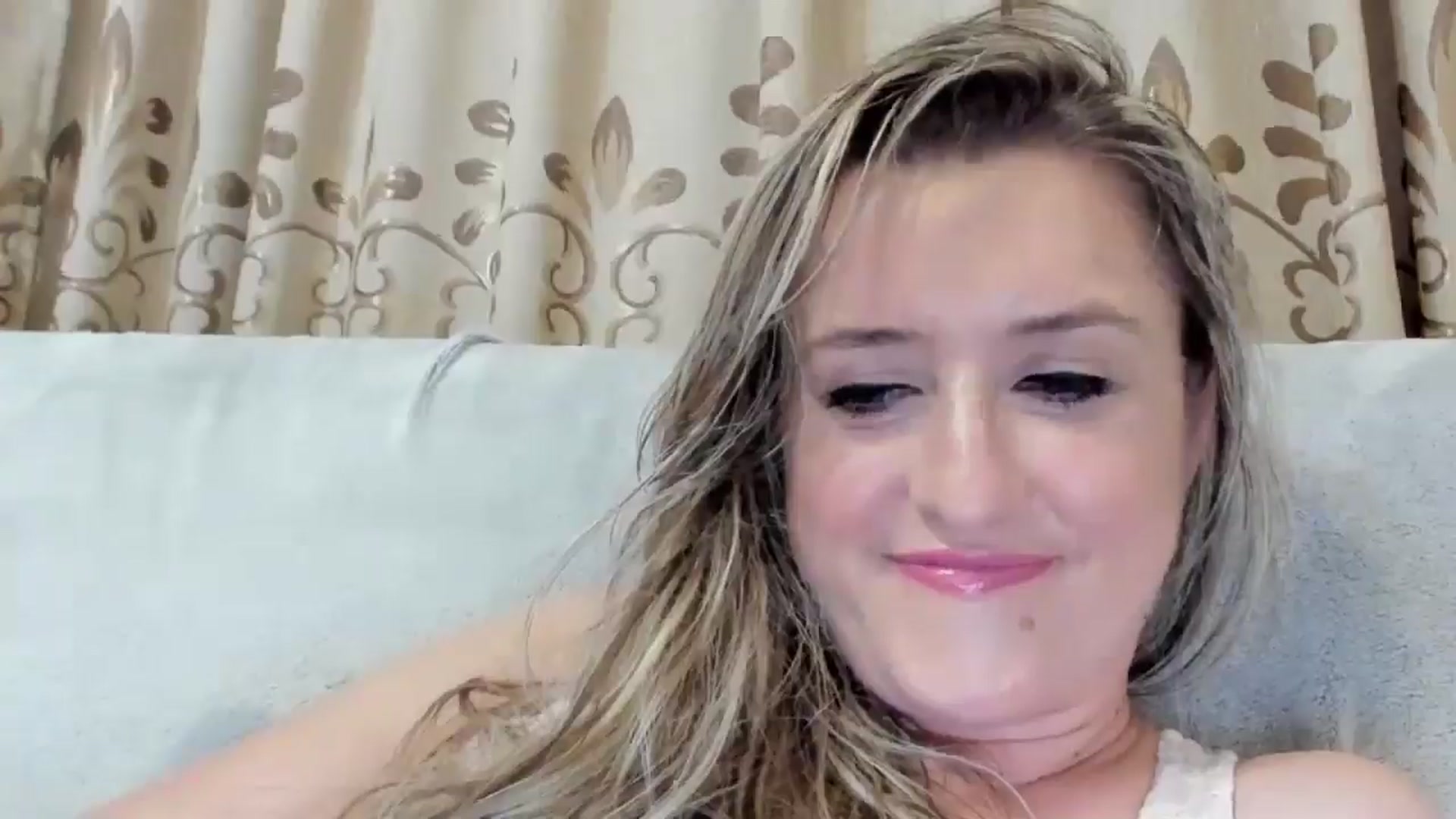 Gallery image thumbnail from BestDream's myfreecams stream on, 08/06/2025, 24:00 image 18 of 20