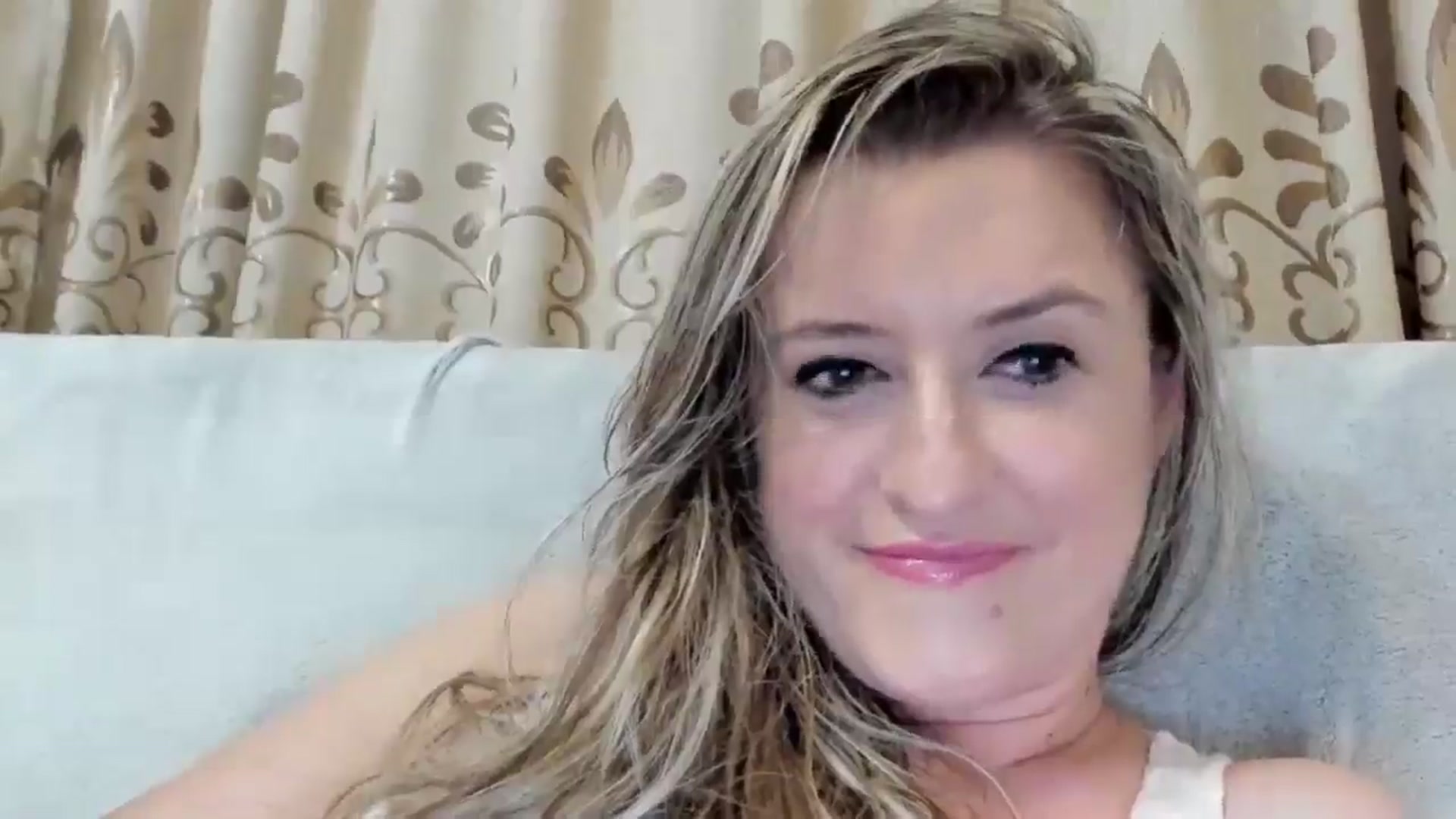 Gallery image thumbnail from BestDream's myfreecams stream on, 08/06/2025, 24:00 image 12 of 20