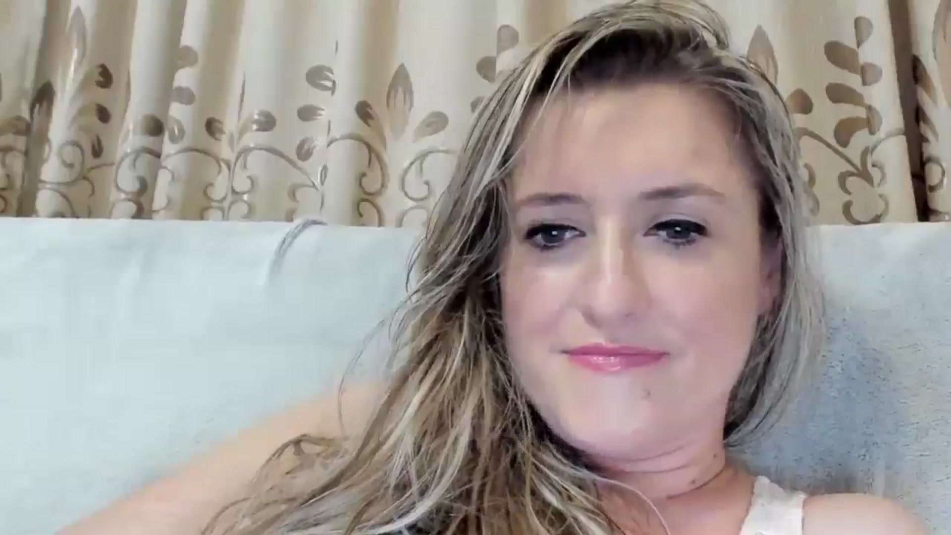 Gallery image thumbnail from BestDream's myfreecams stream on, 08/06/2025, 24:00 image 14 of 20