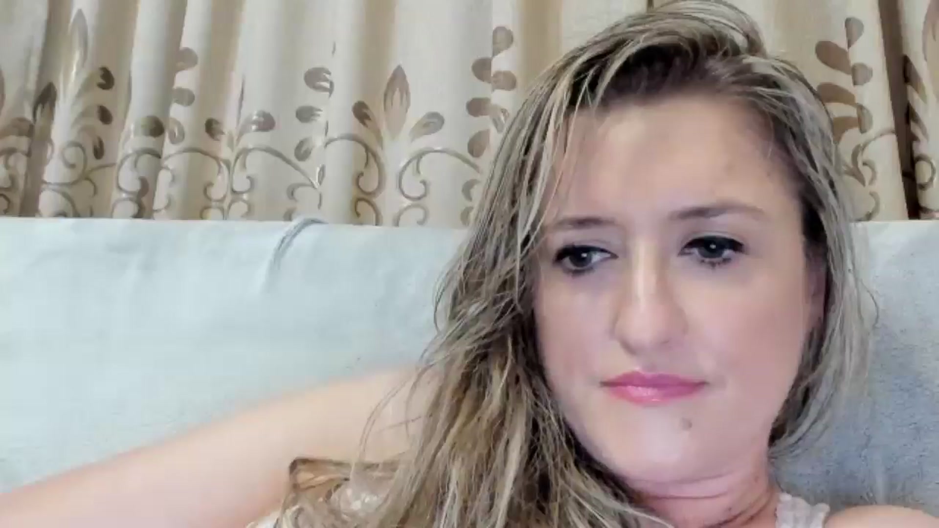 Gallery image thumbnail from BestDream's myfreecams stream on, 08/06/2025, 24:20 image 18 of 20