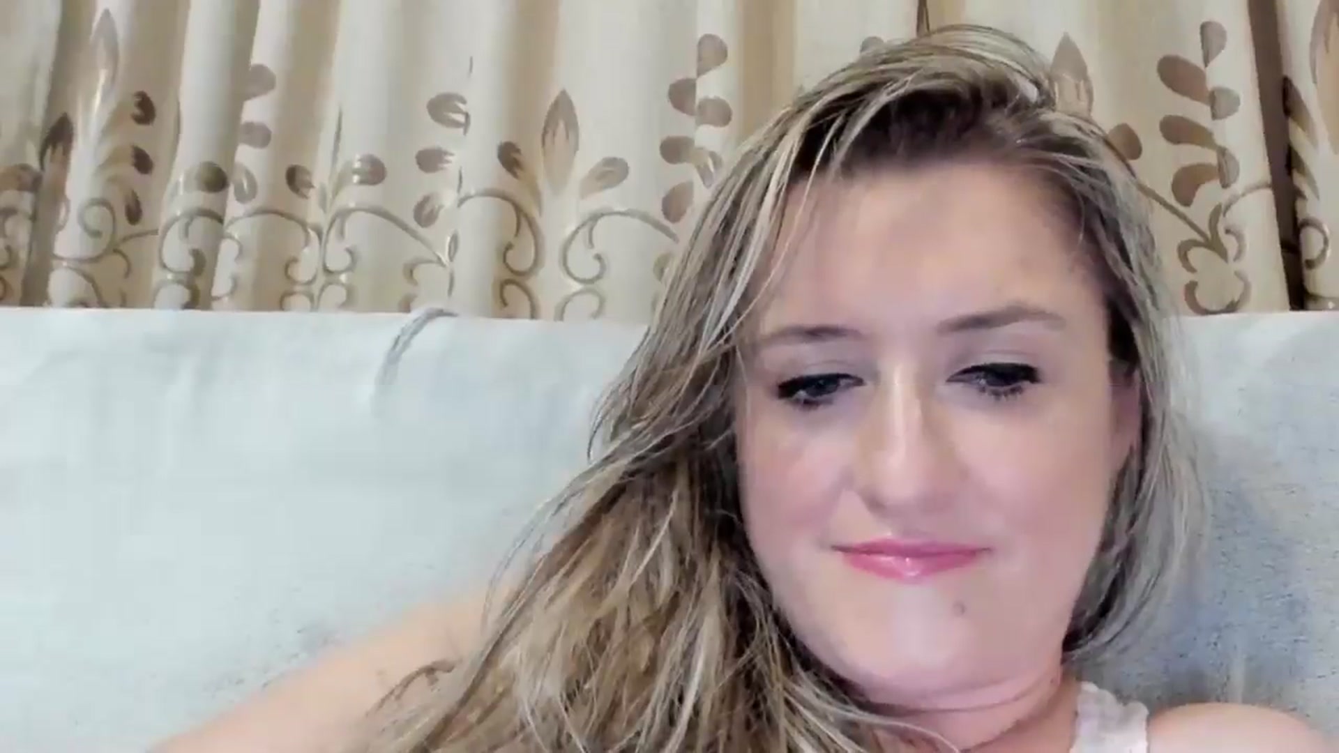 Gallery image thumbnail from BestDream's myfreecams stream on, 08/06/2025, 24:20 image 8 of 20