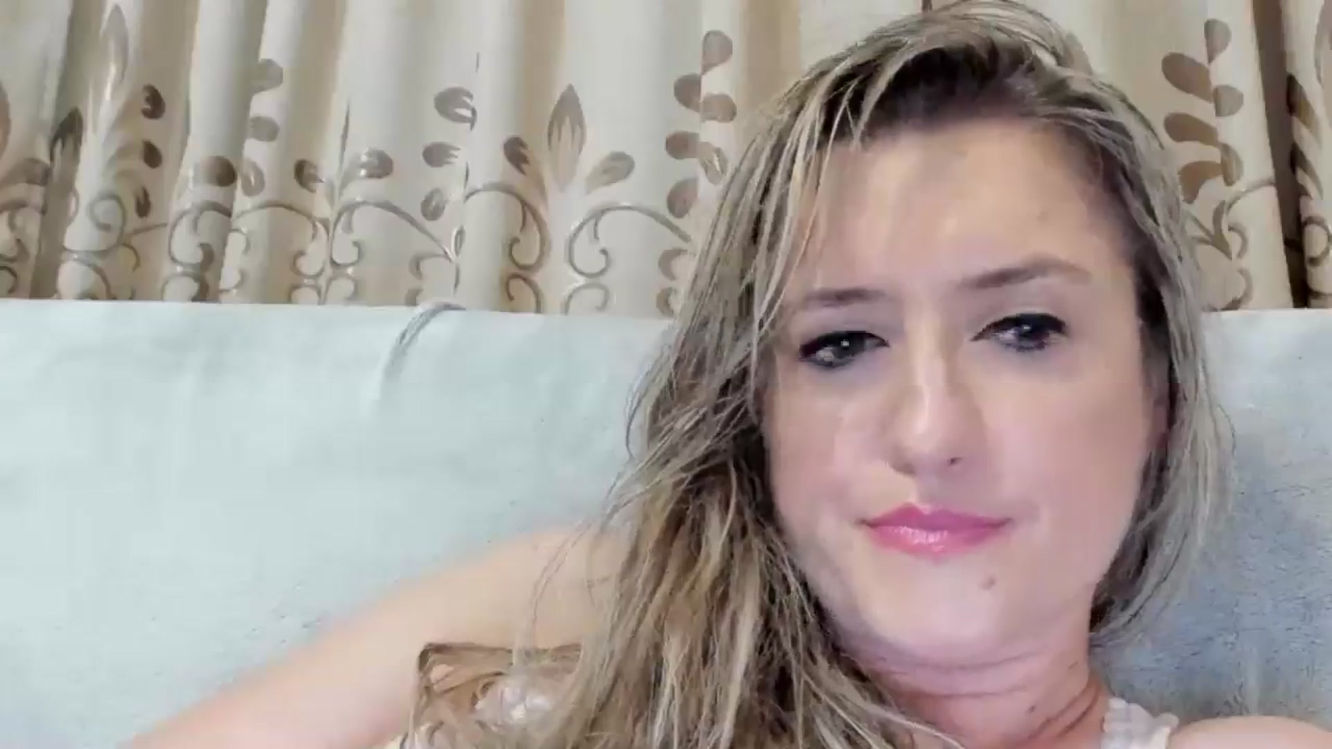 Gallery image thumbnail from BestDream's myfreecams stream on, 08/06/2025, 24:20 image 19 of 20