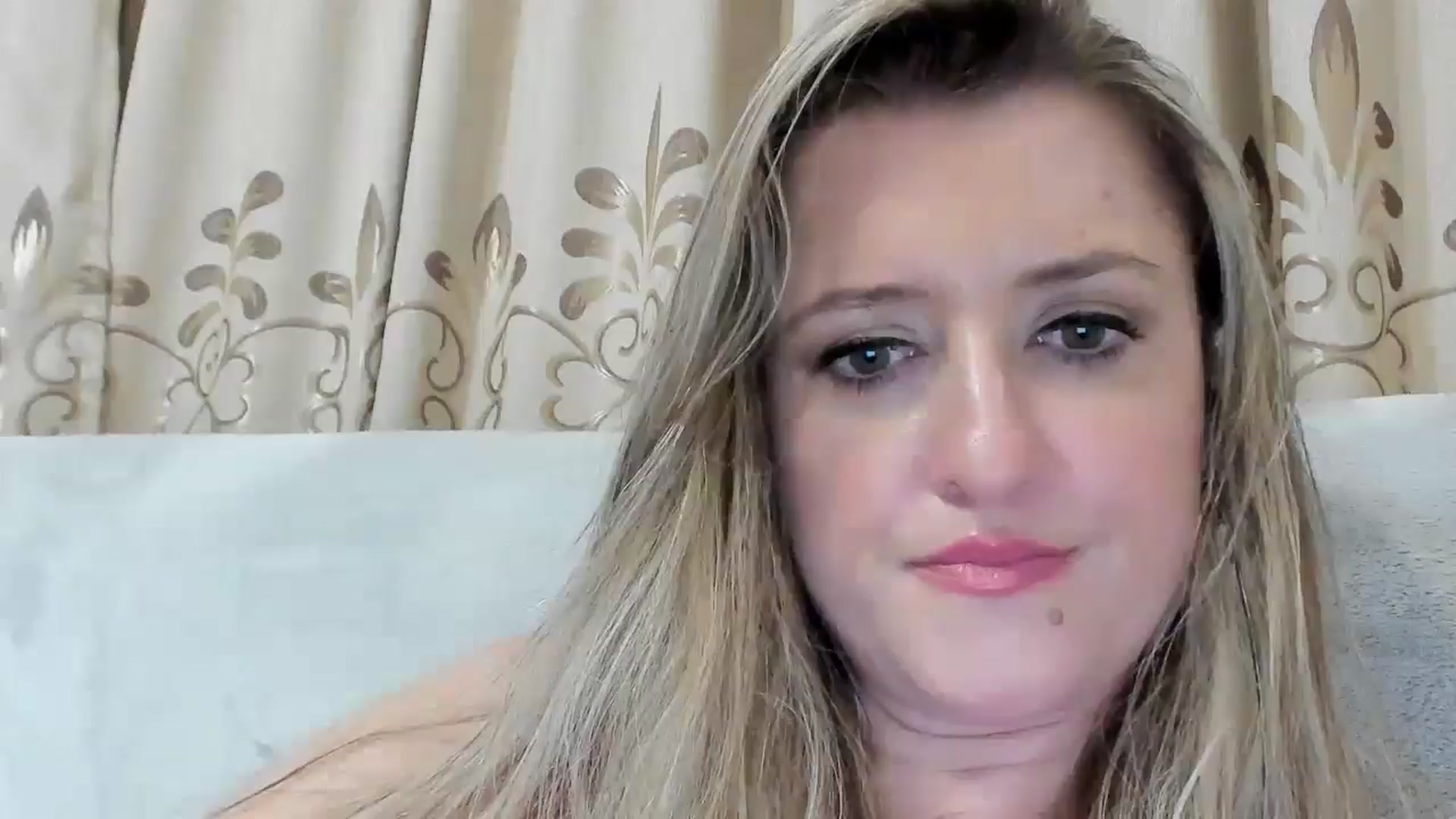 Gallery image thumbnail from BestDream's myfreecams stream on, 08/08/2025, 23:34 image 13 of 20