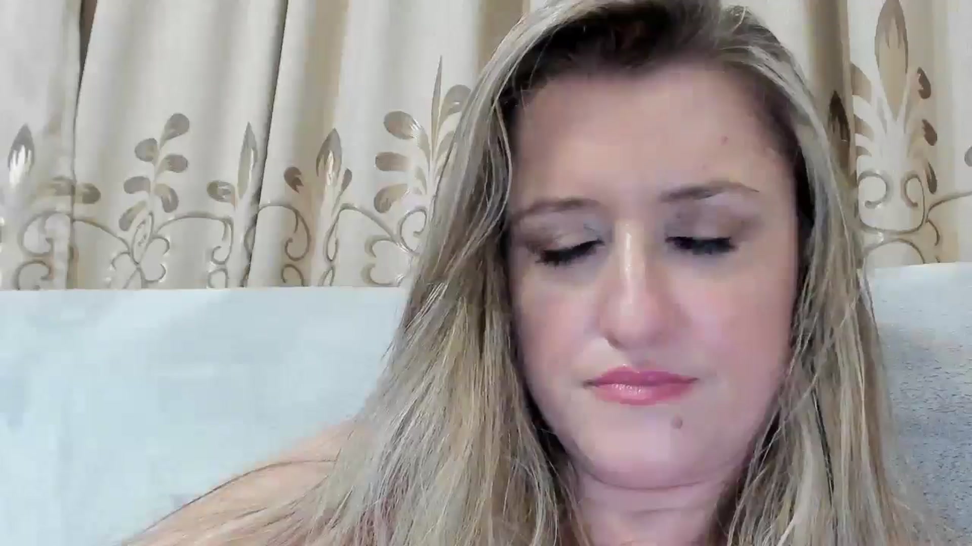 Gallery image thumbnail from BestDream's myfreecams stream on, 08/08/2025, 23:34 image 11 of 20