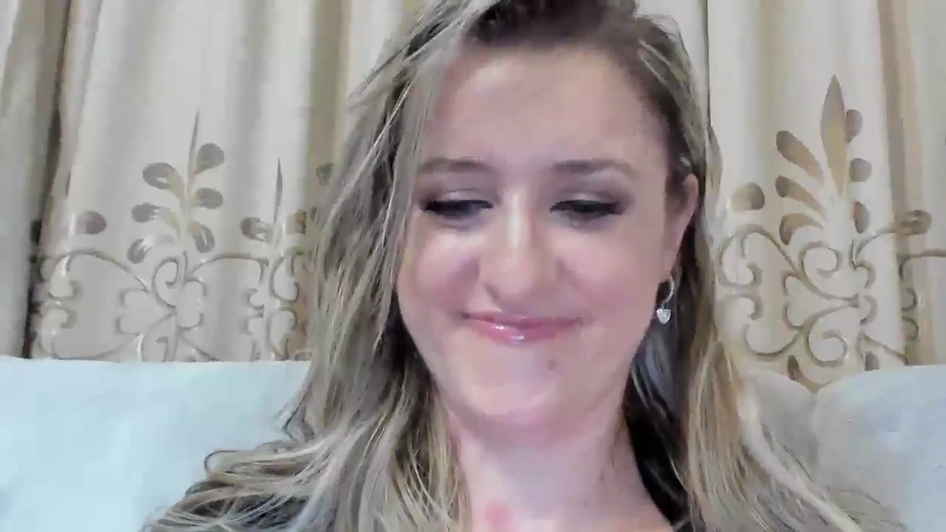 Gallery image thumbnail from BestDream's myfreecams stream on, 08/10/2025, 22:52 image 6 of 20