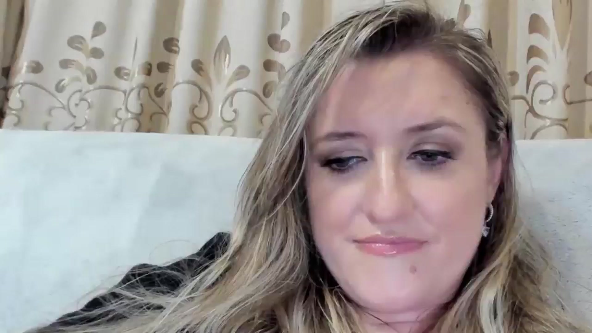 Gallery image thumbnail from BestDream's myfreecams stream on, 08/10/2025, 23:42 image 13 of 20