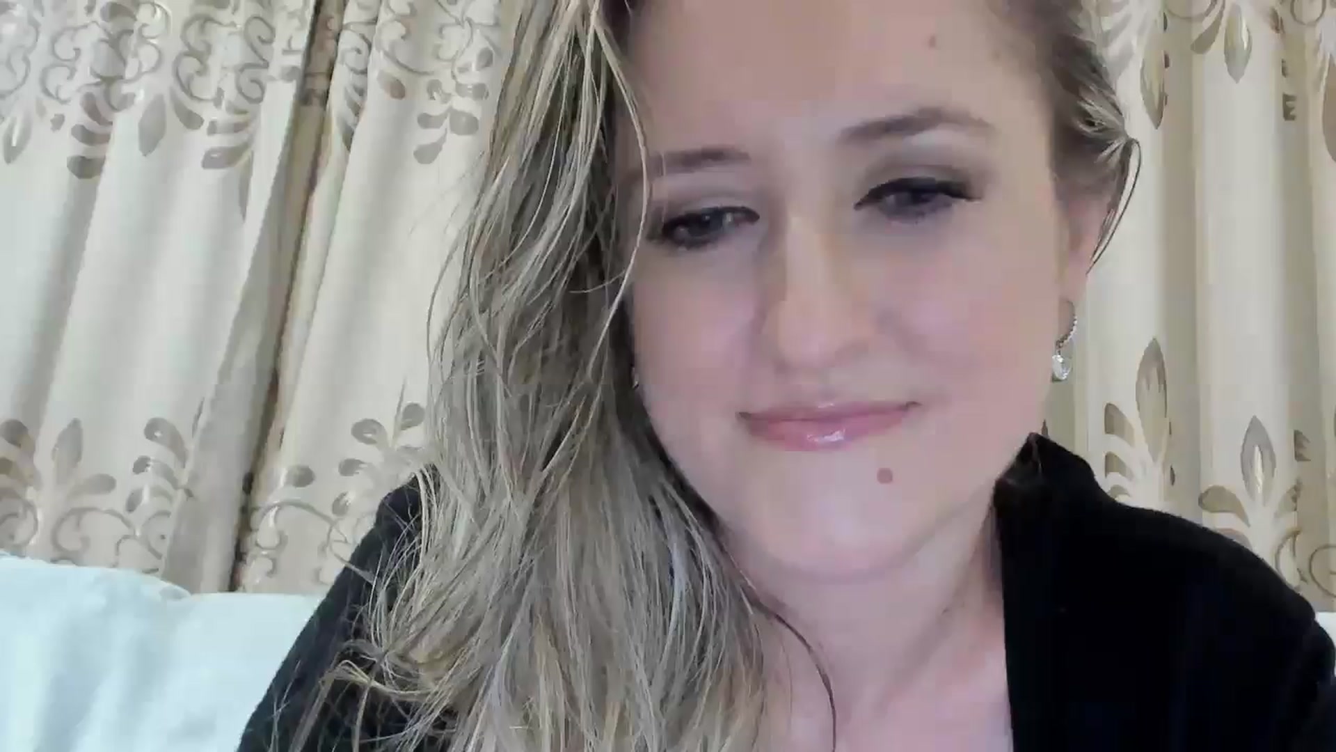 Gallery image thumbnail from BestDream's myfreecams stream on, 08/11/2025, 24:00 image 14 of 20