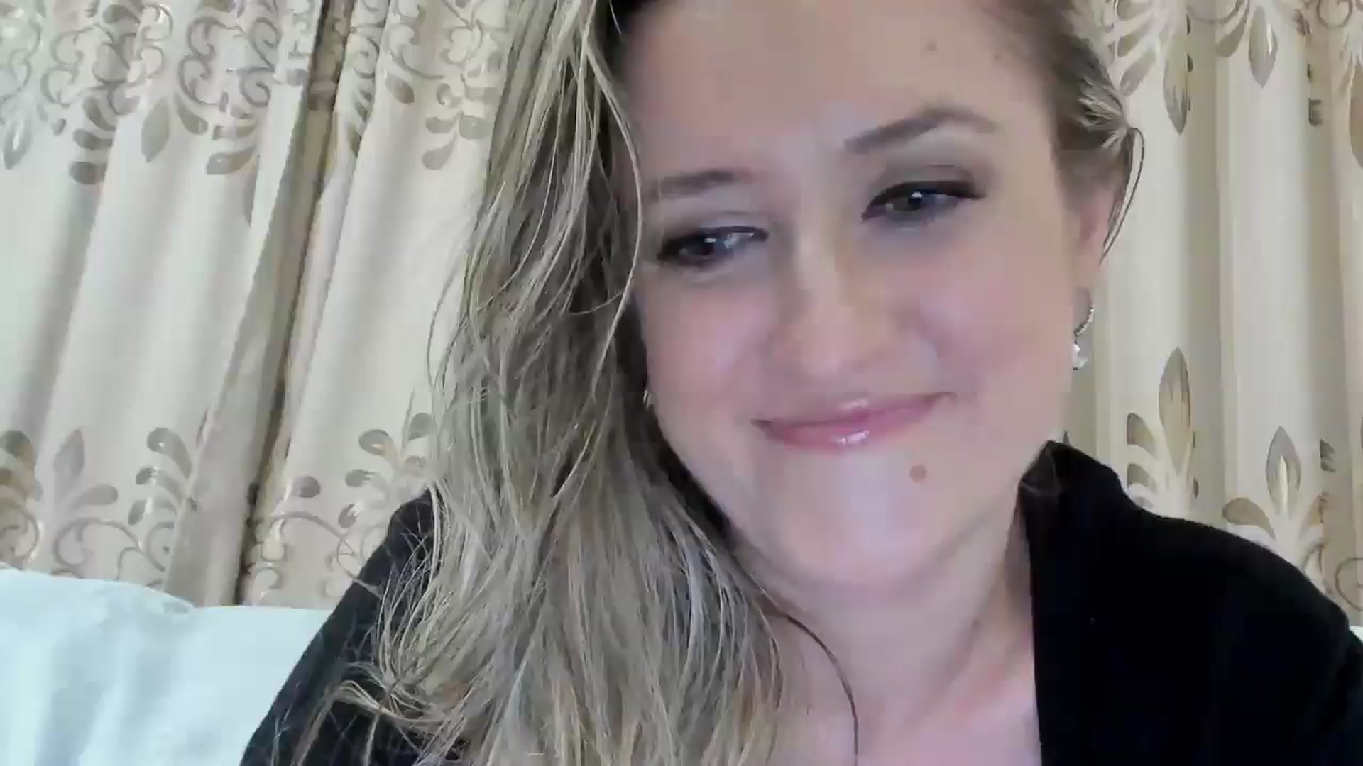 Gallery image thumbnail from BestDream's myfreecams stream on, 08/11/2025, 24:00 image 15 of 20