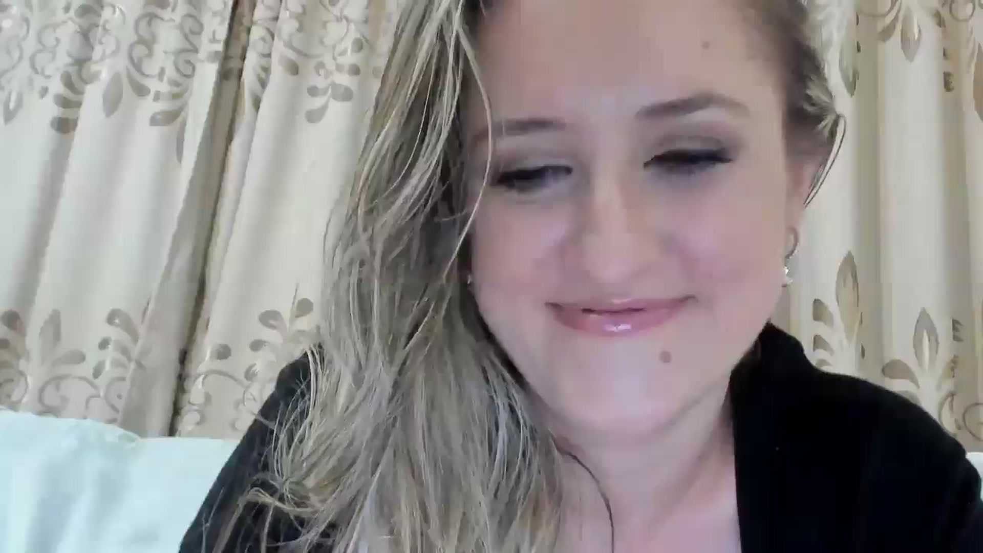 Gallery image thumbnail from BestDream's myfreecams stream on, 08/11/2025, 24:00 image 13 of 20