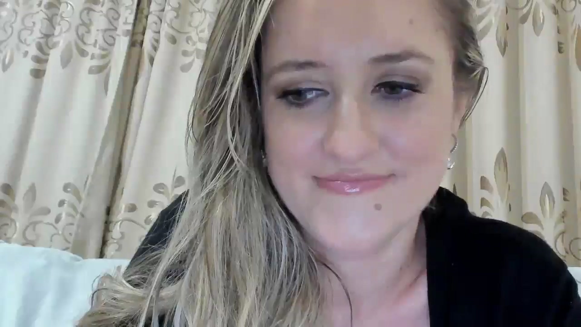Gallery image thumbnail from BestDream's myfreecams stream on, 08/11/2025, 24:00 image 18 of 20