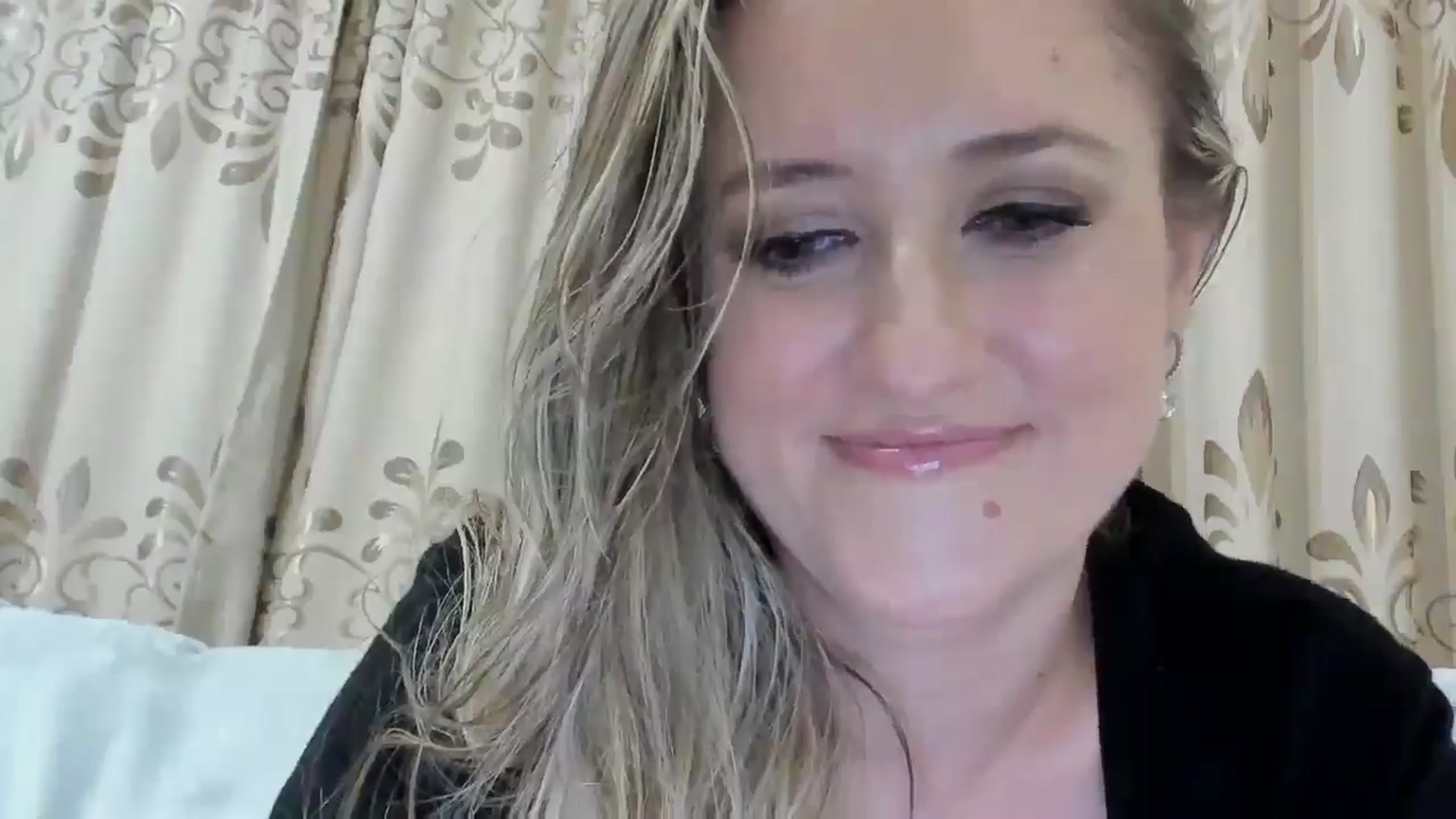 Gallery image thumbnail from BestDream's myfreecams stream on, 08/11/2025, 24:00 image 17 of 20