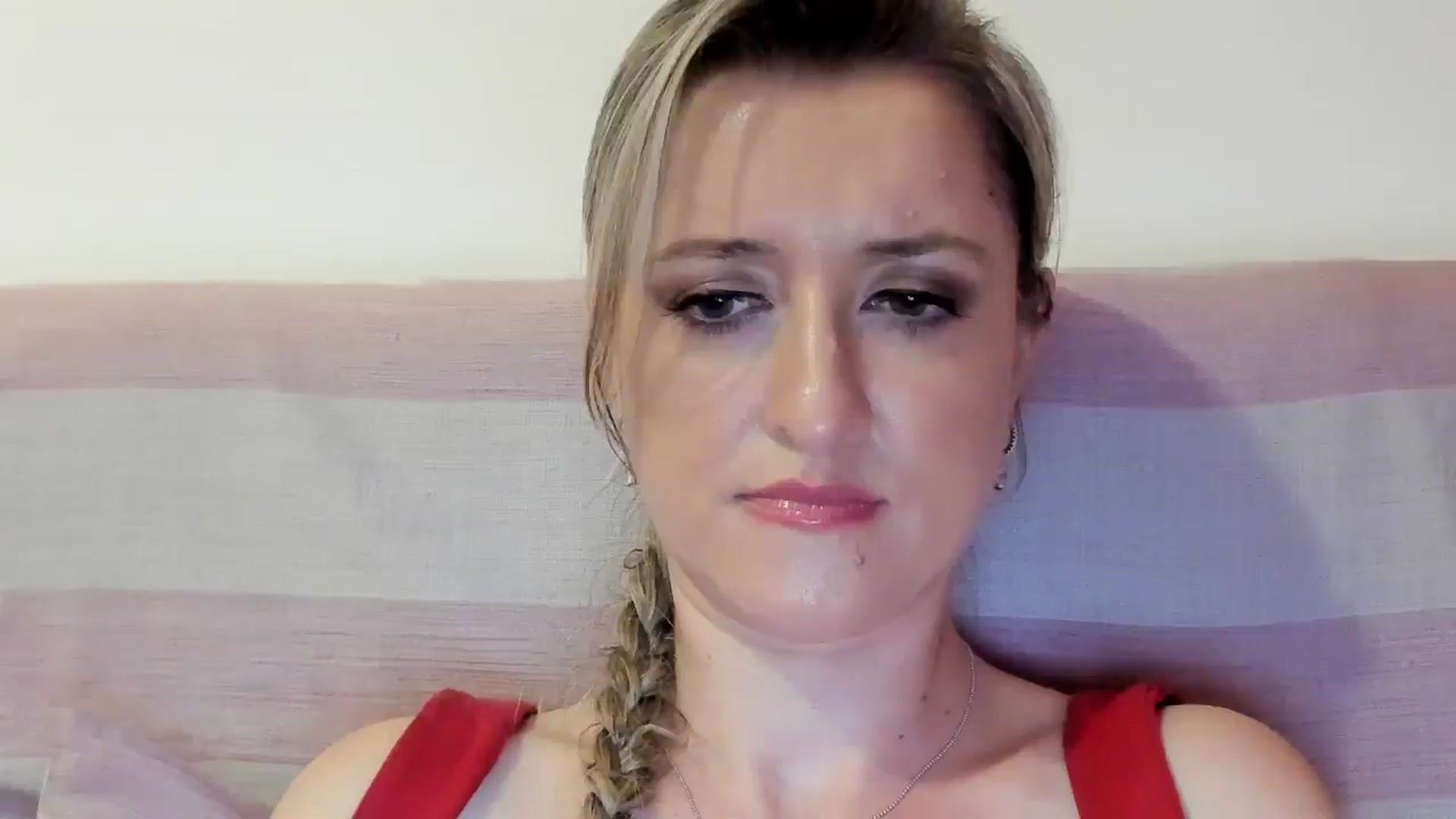 Gallery image thumbnail from BestDream's myfreecams stream on, 08/12/2025, 23:48 image 17 of 20