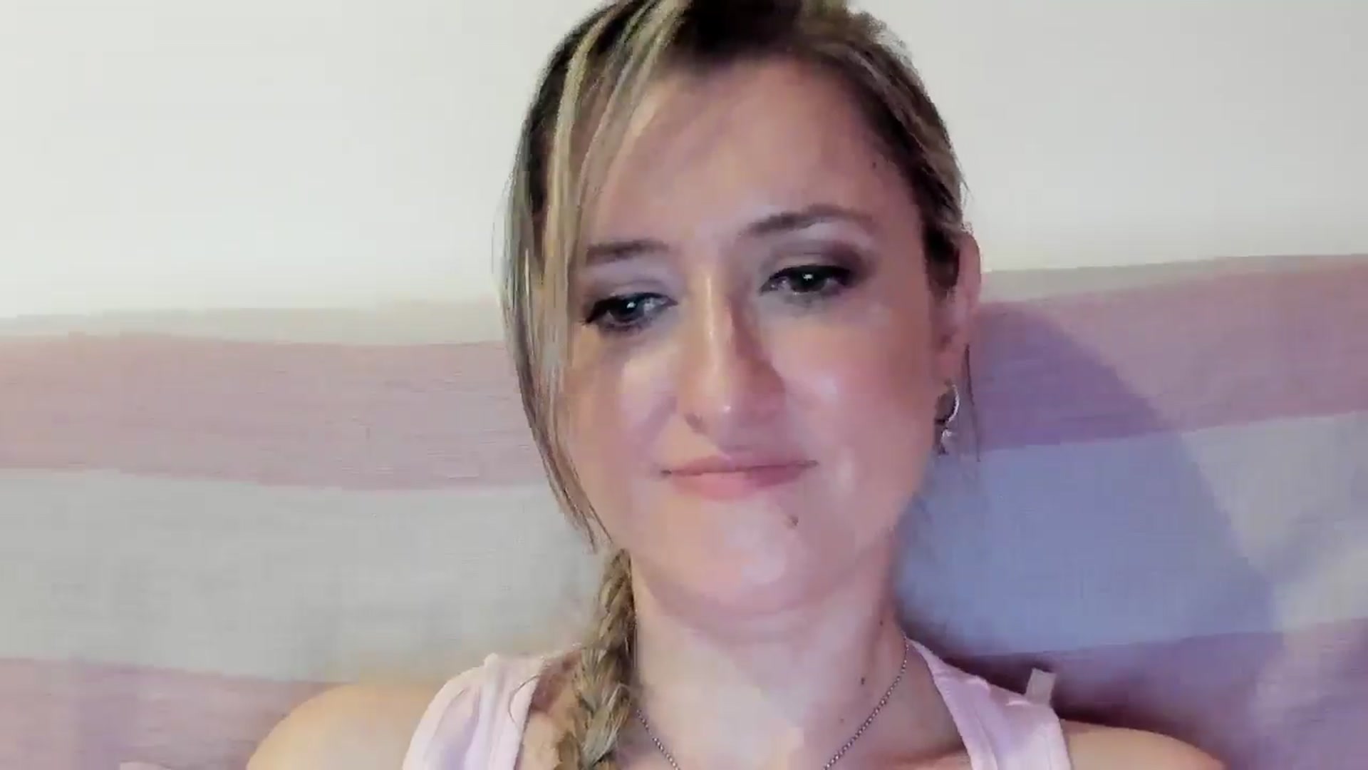 Gallery image thumbnail from BestDream's myfreecams stream on, 08/13/2025, 23:25 image 13 of 20