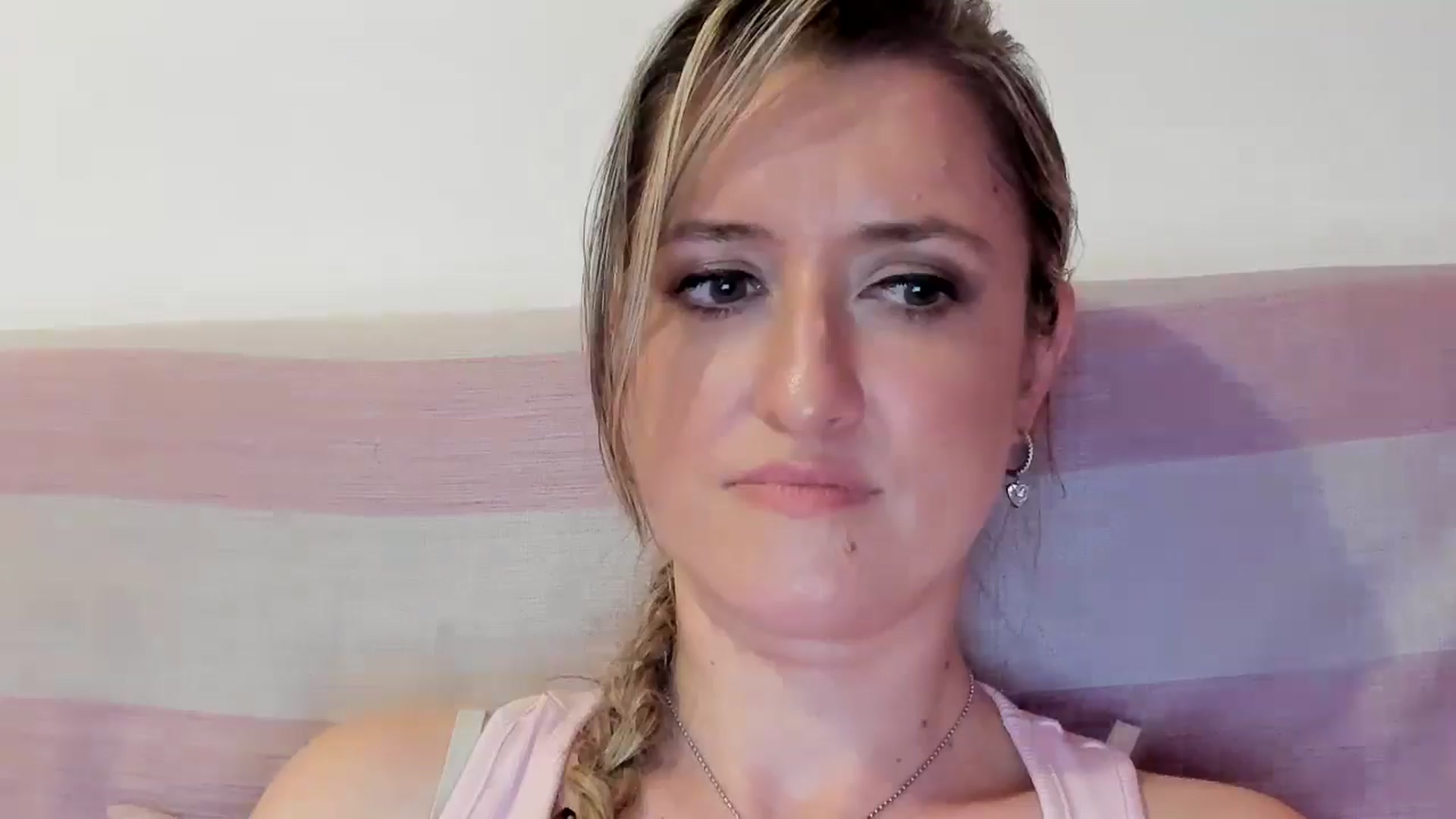 Gallery image thumbnail from BestDream's myfreecams stream on, 08/13/2025, 23:25 image 2 of 20