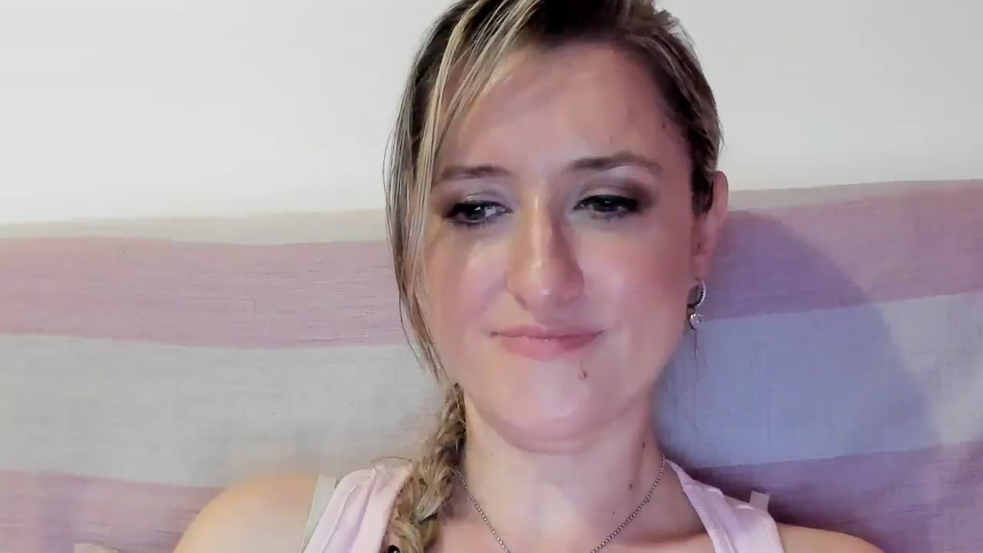 Gallery image thumbnail from BestDream's myfreecams stream on, 08/13/2025, 23:25 image 3 of 20