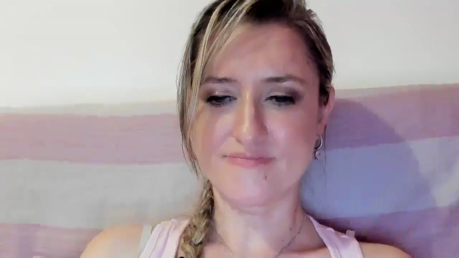 Gallery image thumbnail from BestDream's myfreecams stream on, 08/13/2025, 23:25 image 7 of 20