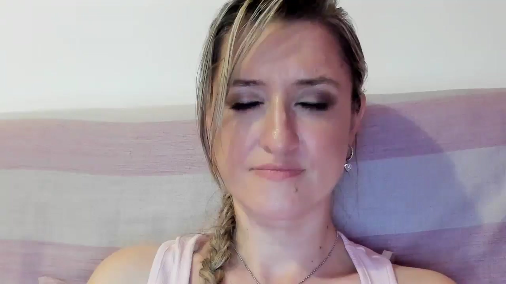 Gallery image thumbnail from BestDream's myfreecams stream on, 08/13/2025, 23:25 image 9 of 20