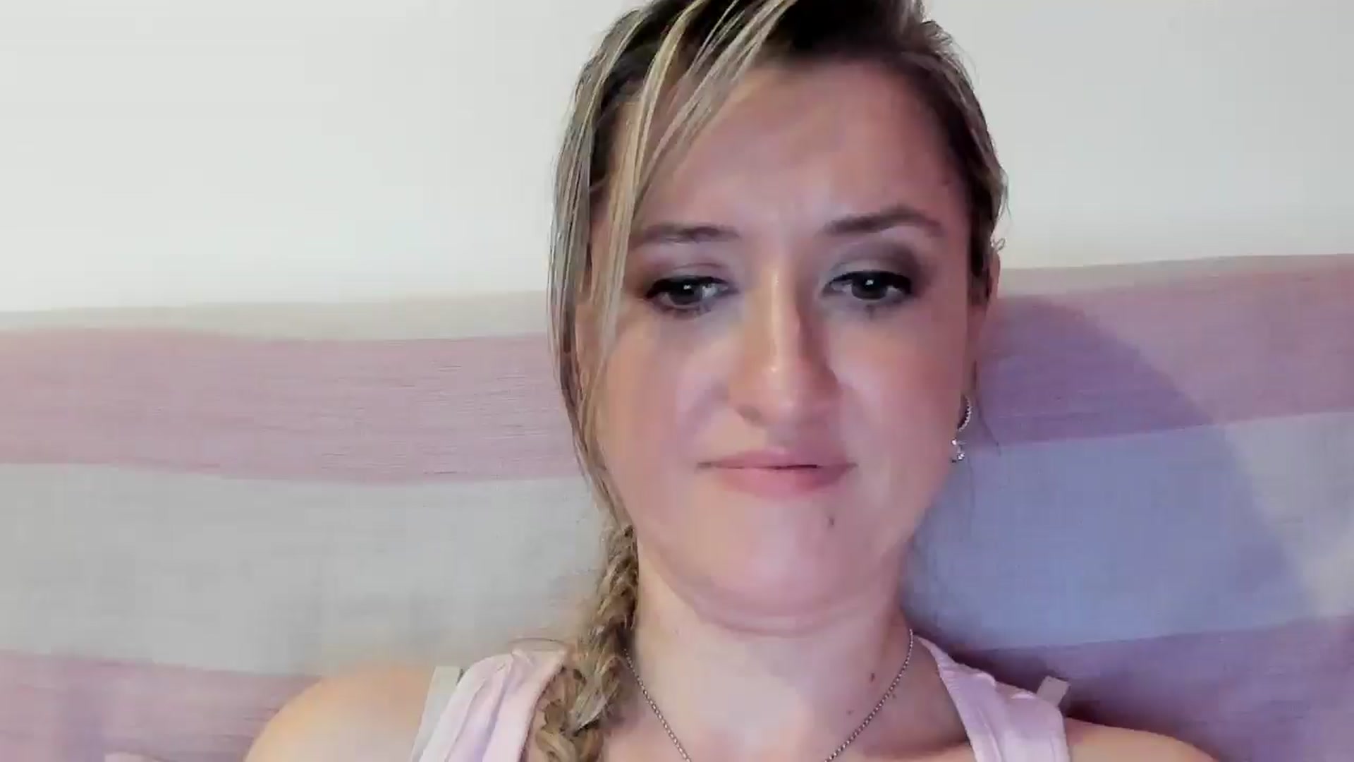 Gallery image thumbnail from BestDream's myfreecams stream on, 08/13/2025, 23:25 image 1 of 20