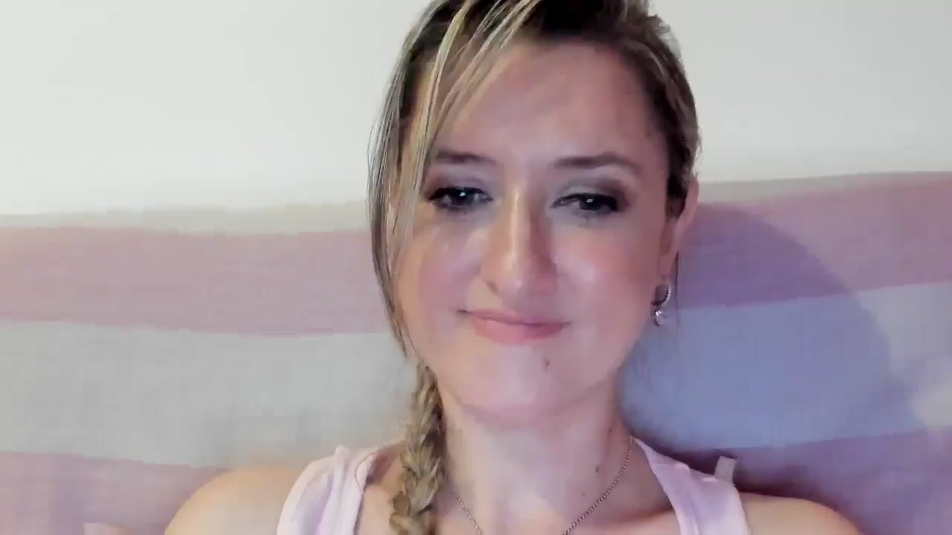 Gallery image thumbnail from BestDream's myfreecams stream on, 08/13/2025, 23:25 image 11 of 20
