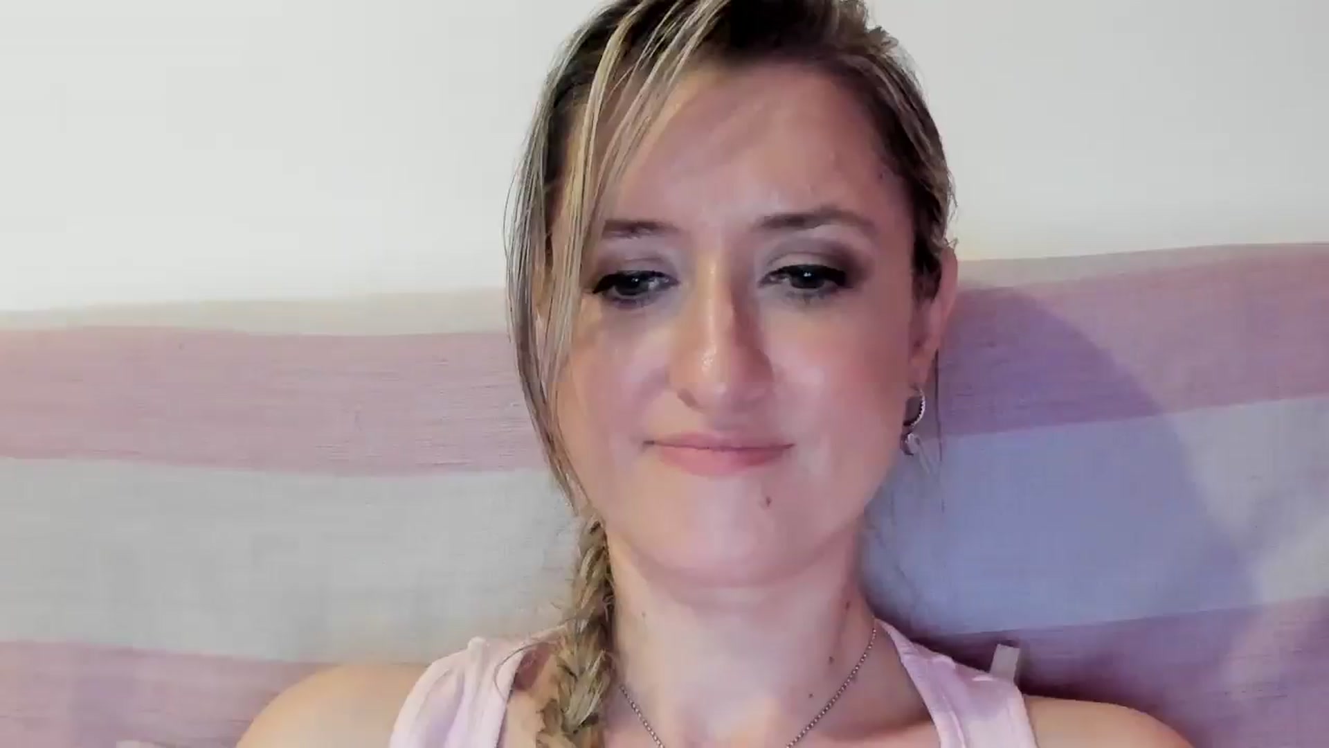 Gallery image thumbnail from BestDream's myfreecams stream on, 08/13/2025, 23:25 image 14 of 20