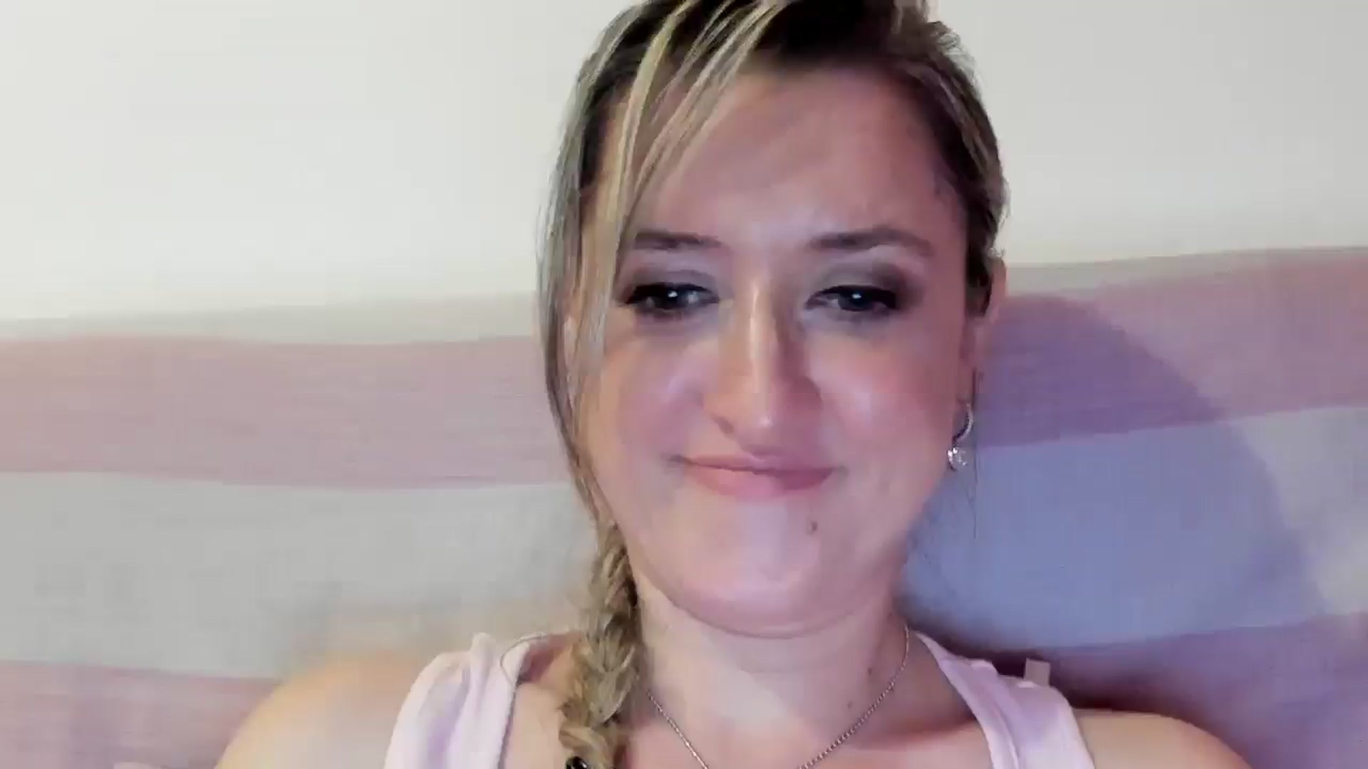 Gallery image thumbnail from BestDream's myfreecams stream on, 08/13/2025, 23:25 image 10 of 20