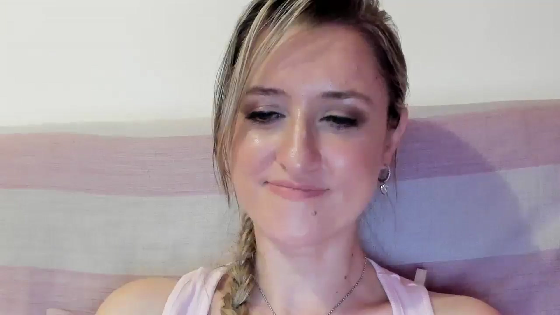 Gallery image thumbnail from BestDream's myfreecams stream on, 08/13/2025, 23:25 image 15 of 20