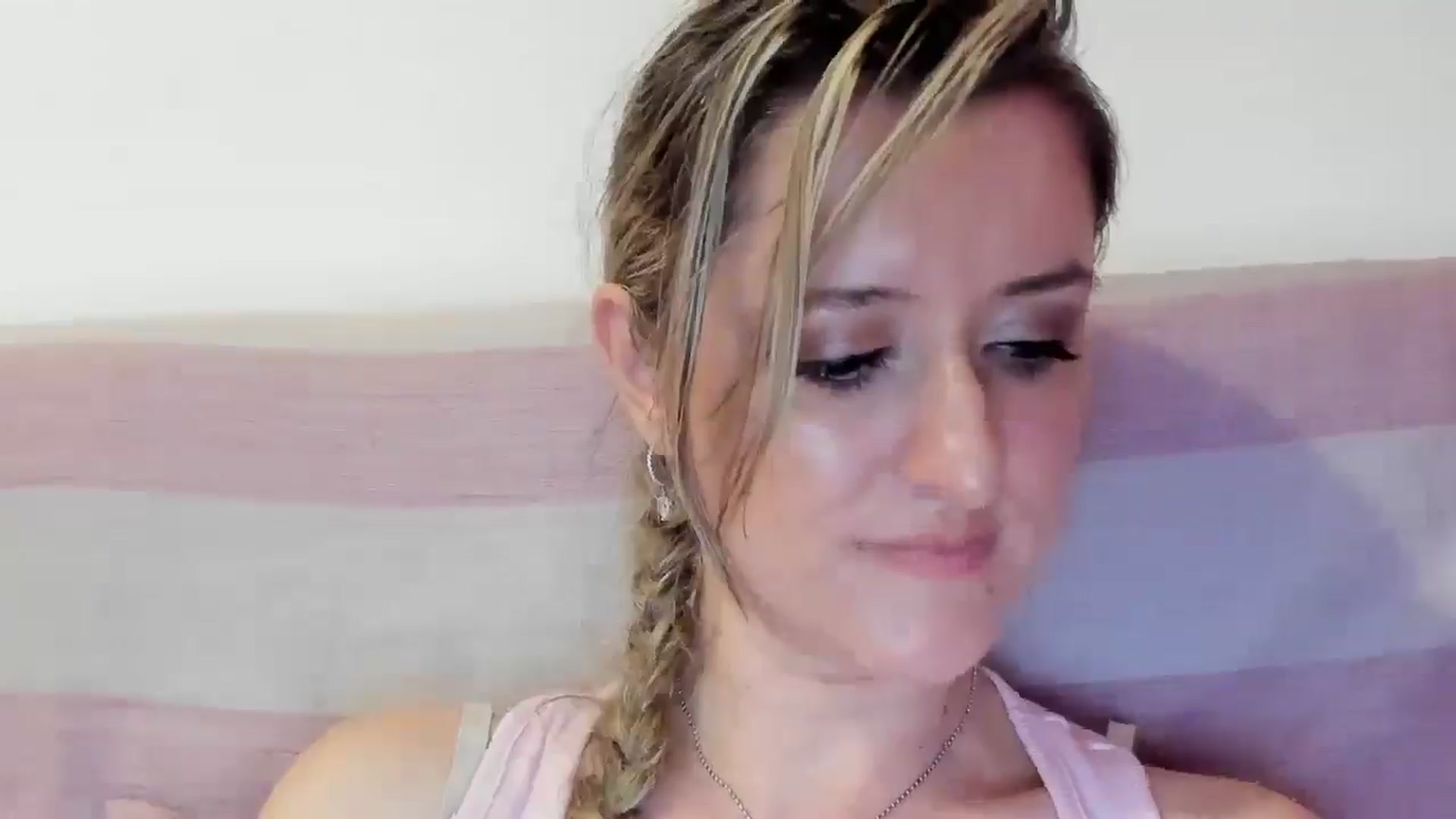 Gallery image thumbnail from BestDream's myfreecams stream on, 08/13/2025, 23:25 image 6 of 20