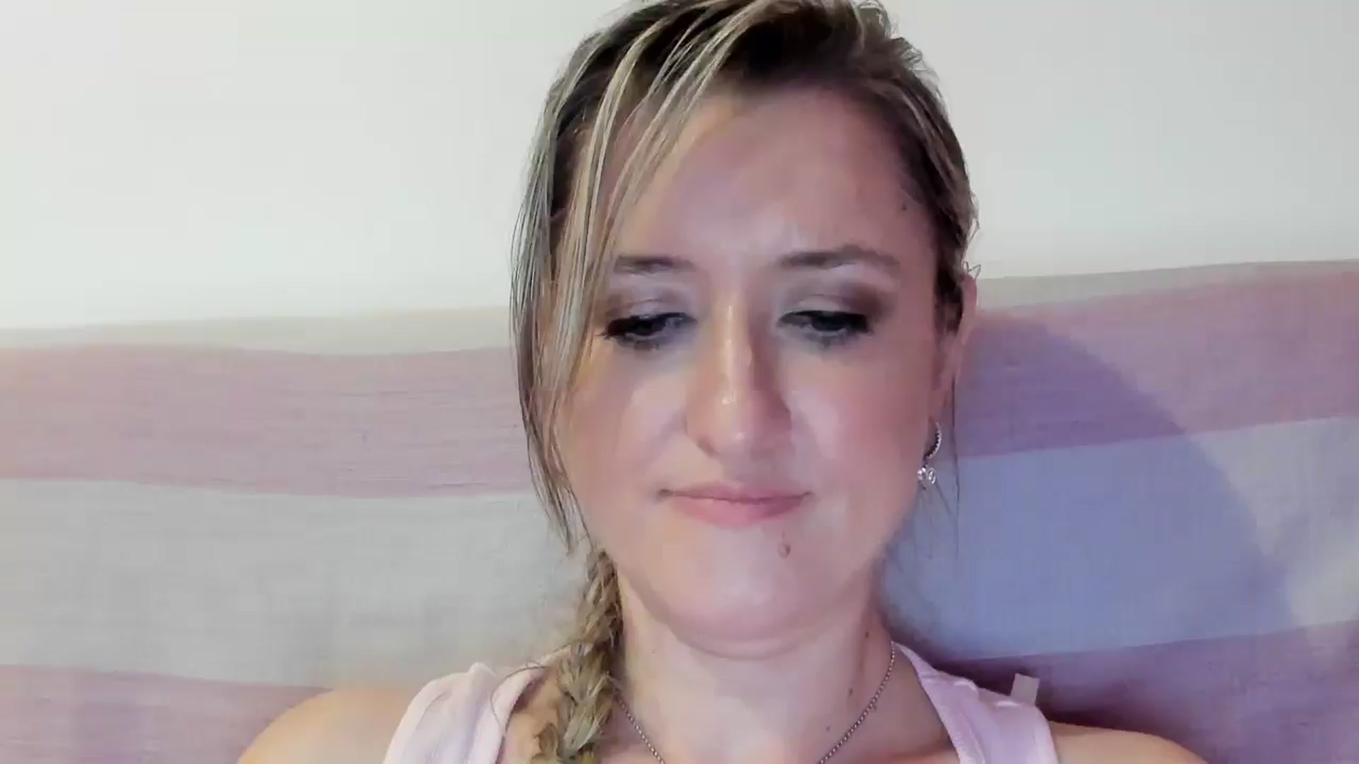 Gallery image thumbnail from BestDream's myfreecams stream on, 08/13/2025, 23:25 image 17 of 20