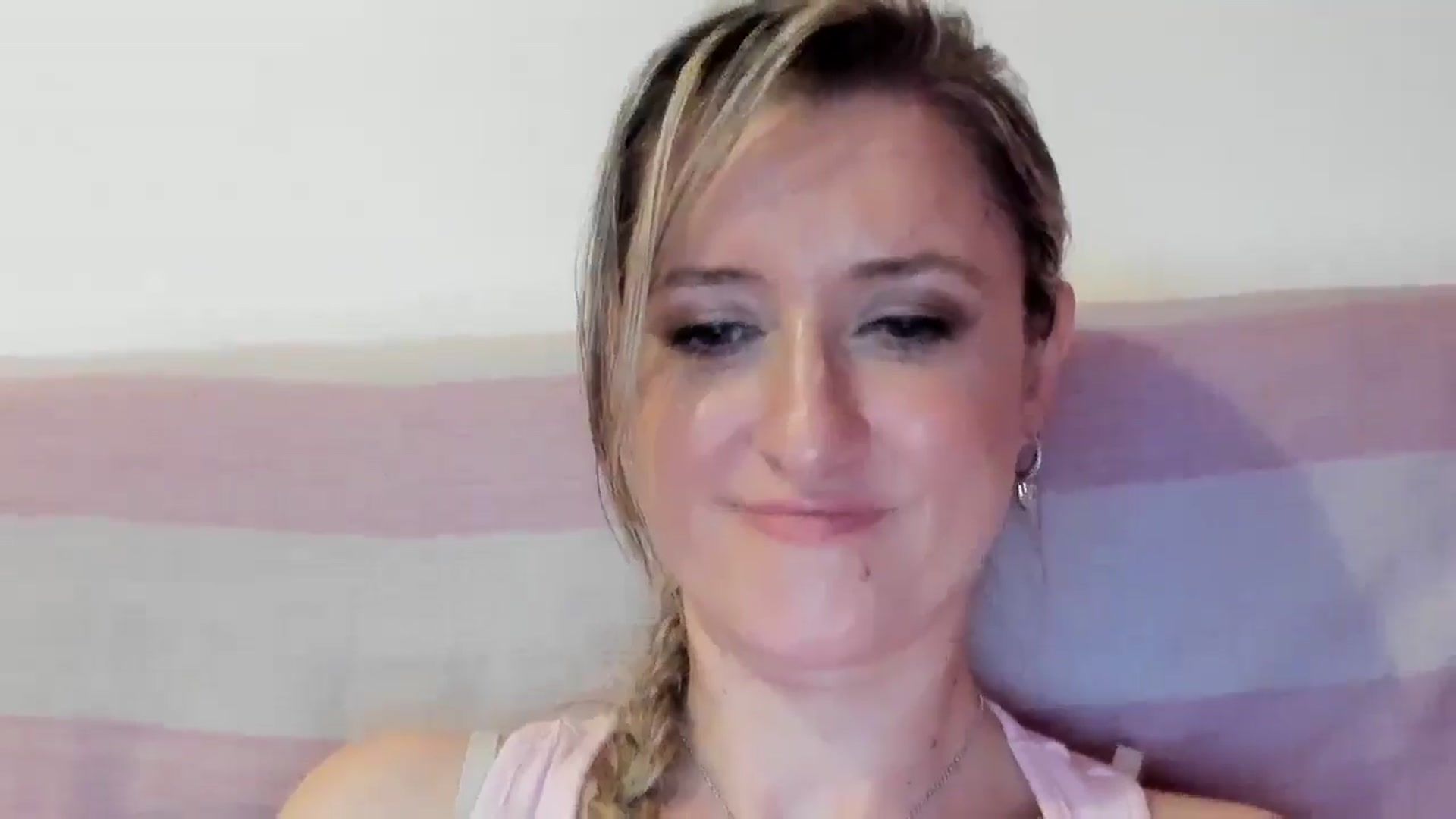 Gallery image thumbnail from BestDream's myfreecams stream on, 08/13/2025, 23:25 image 4 of 20