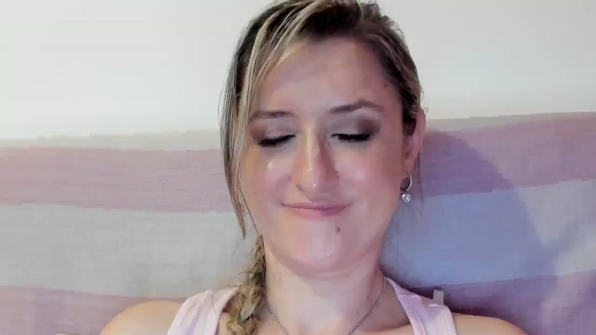 Gallery image thumbnail from BestDream's myfreecams stream on, 08/13/2025, 23:25 image 20 of 20