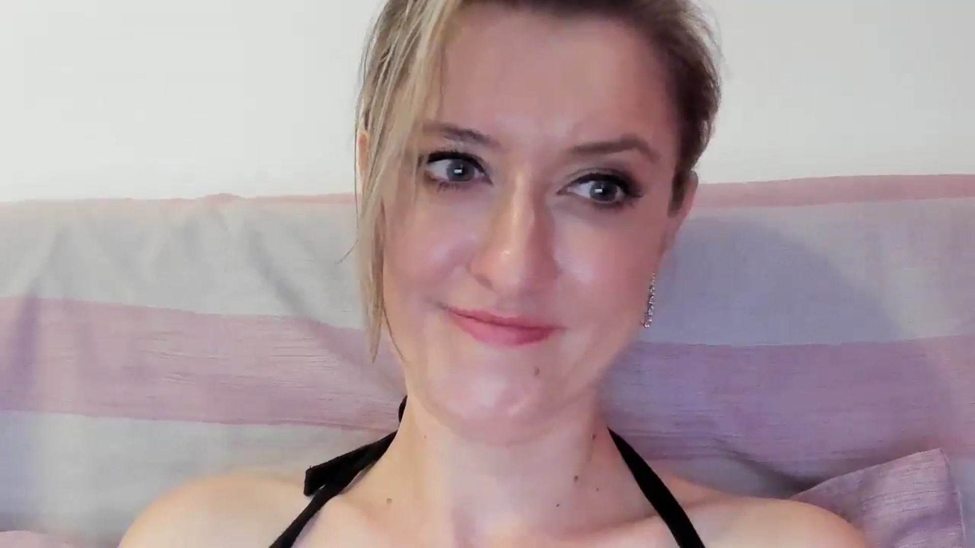Gallery image thumbnail from BestDream's myfreecams stream on, 08/16/2025, 08:00 image 5 of 20
