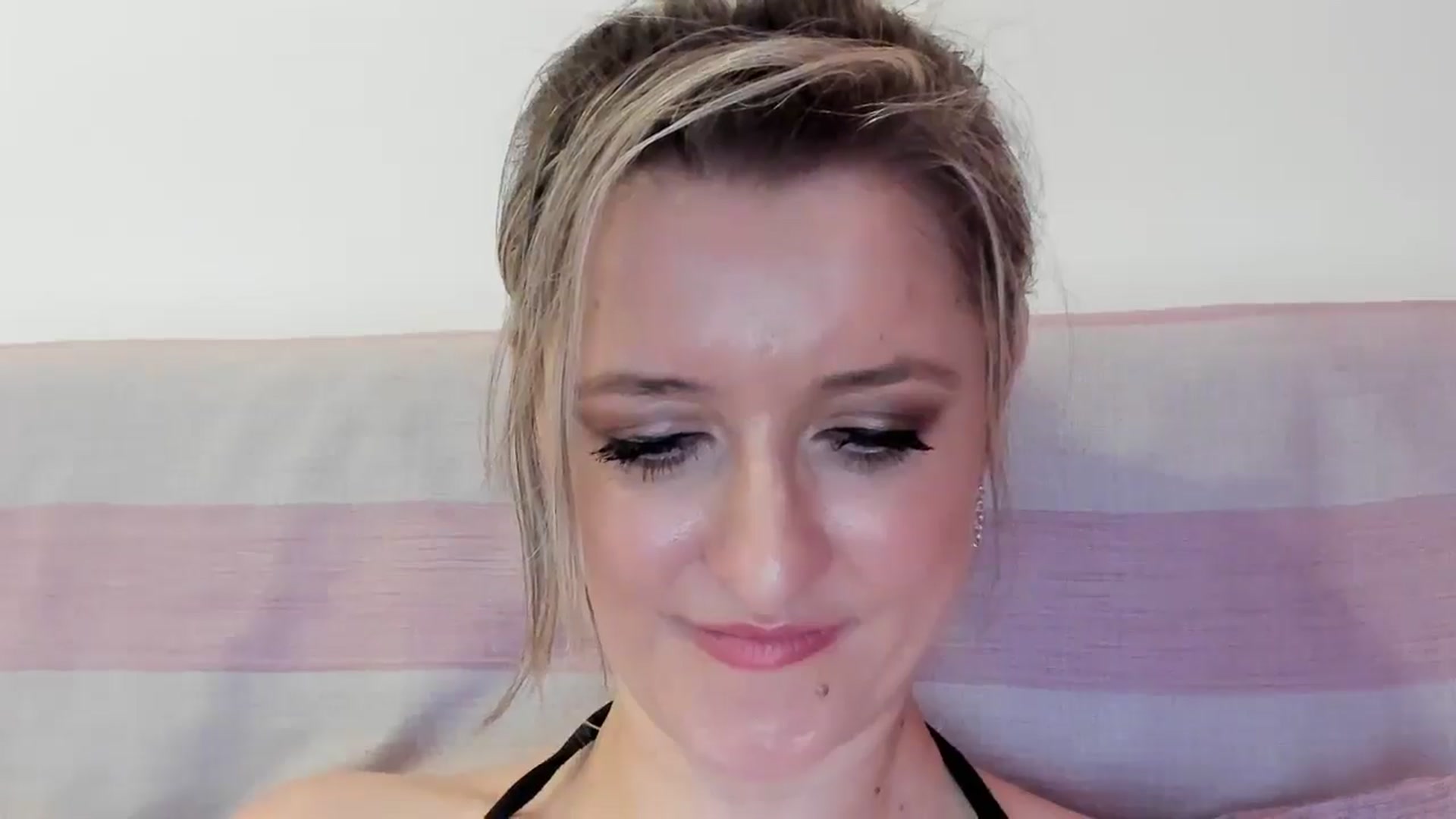 Gallery image thumbnail from BestDream's myfreecams stream on, 08/16/2025, 08:33 image 5 of 20